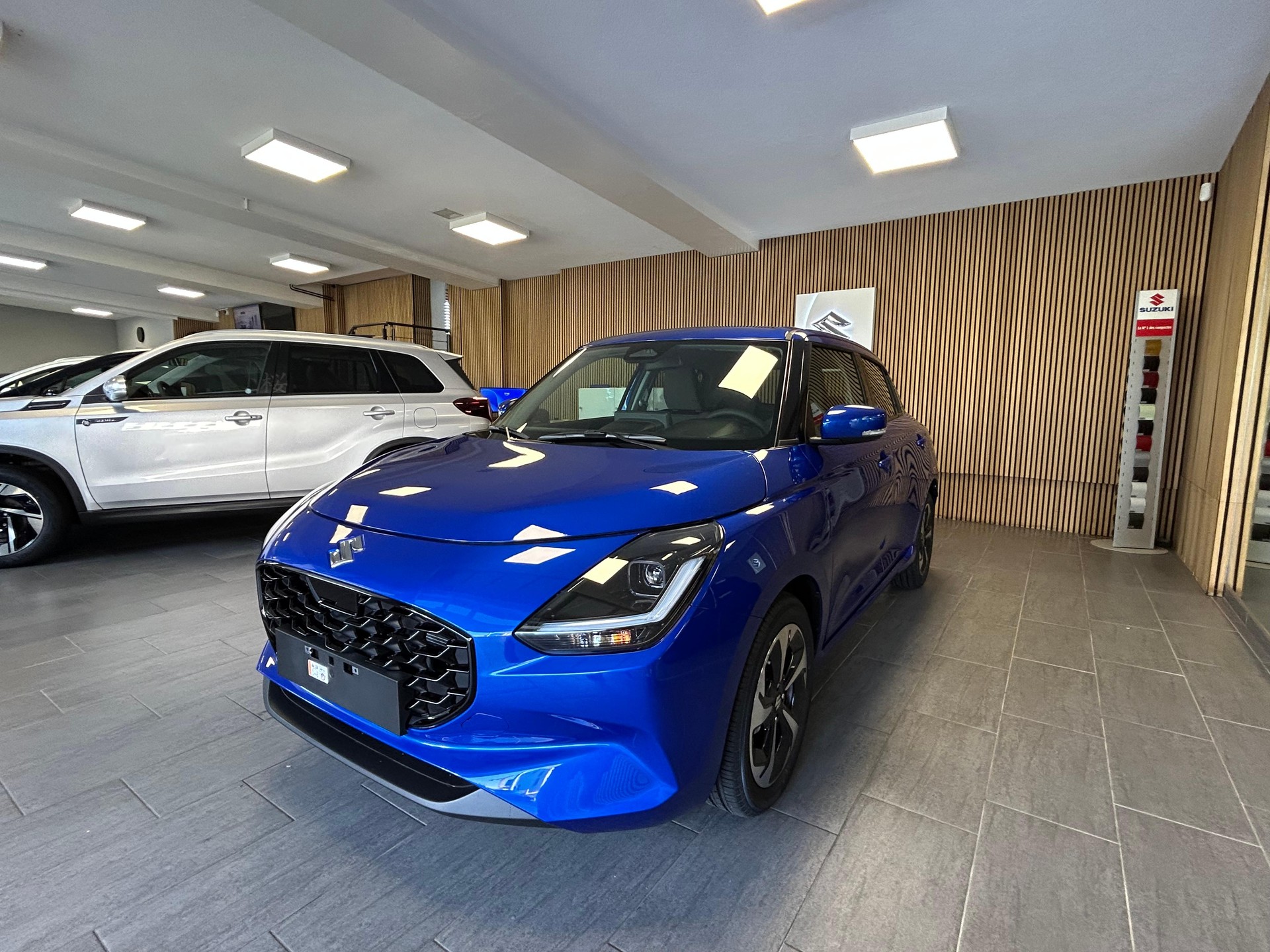 SUZUKI Swift 1.2 Compact Top Hybrid-showroom-element-3