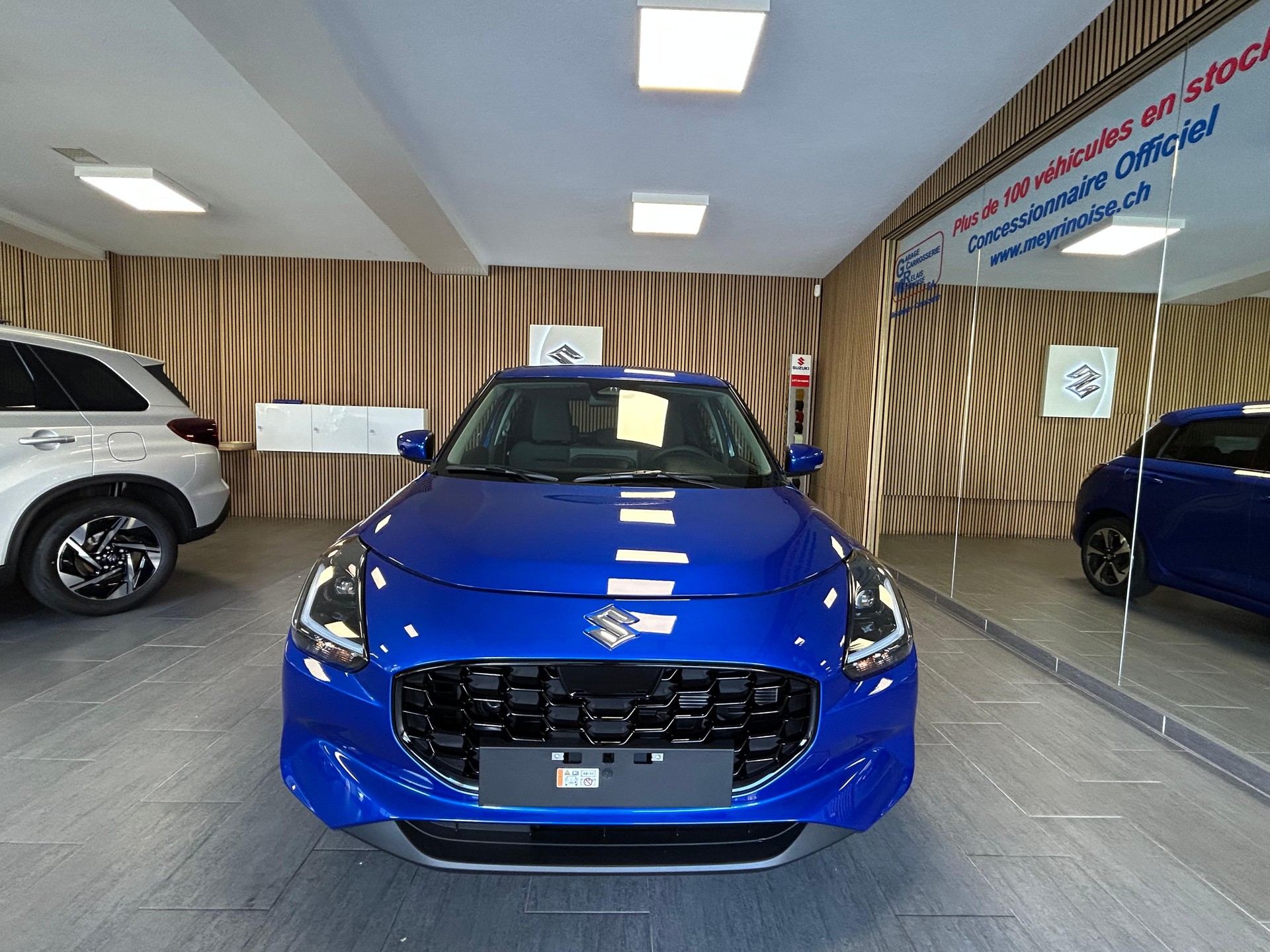 SUZUKI Swift 1.2 Compact Top Hybrid-showroom-element-2