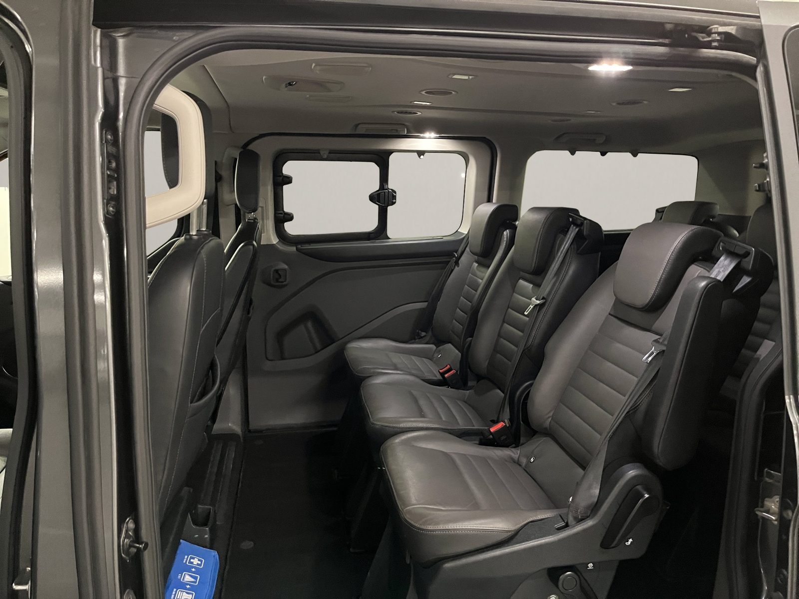 FORD Tourneo C Bus 310 L1 2.0 TDCi-image-13