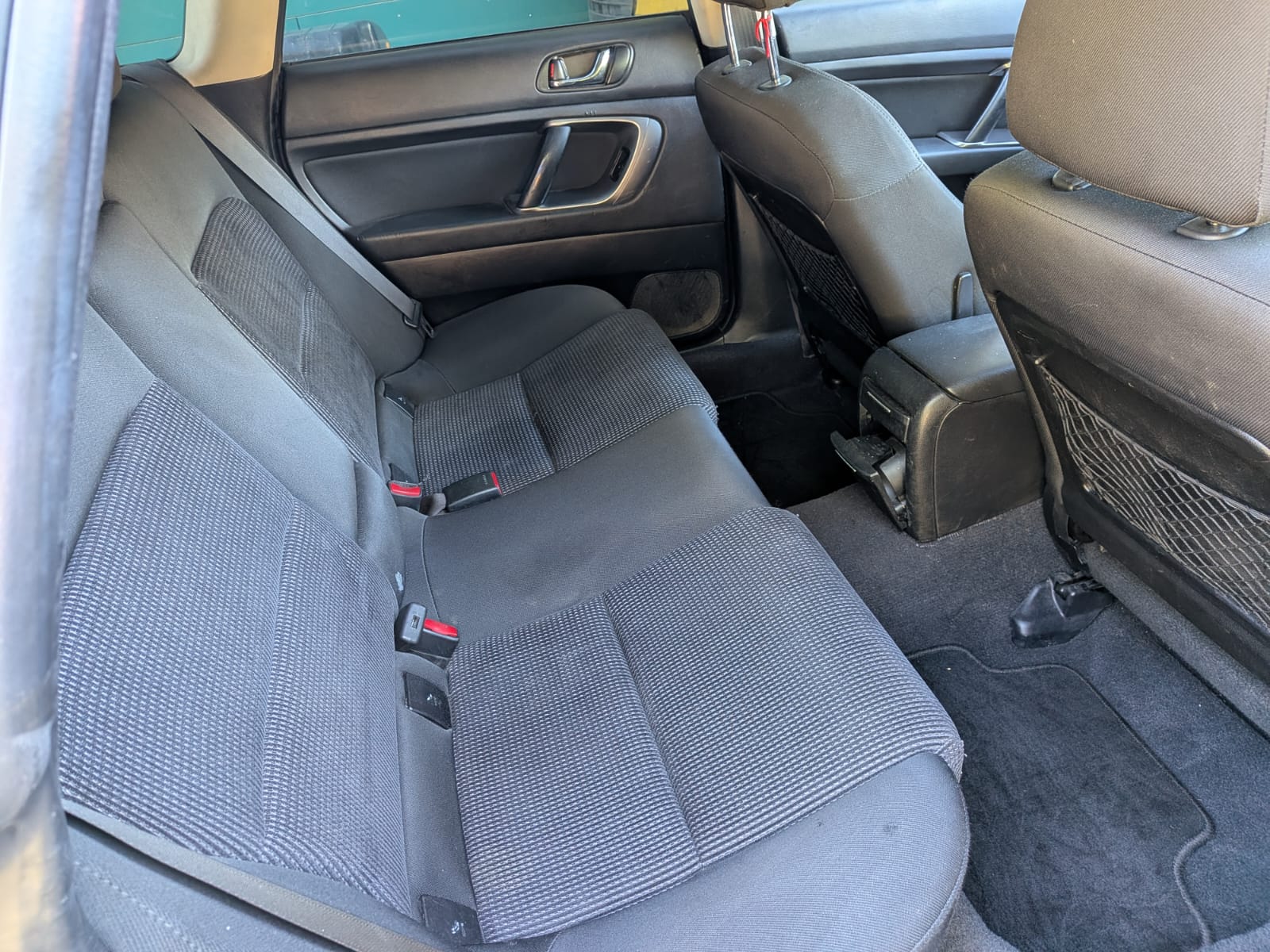 SUBARU Legacy 2.0i AWD Swiss-image-9
