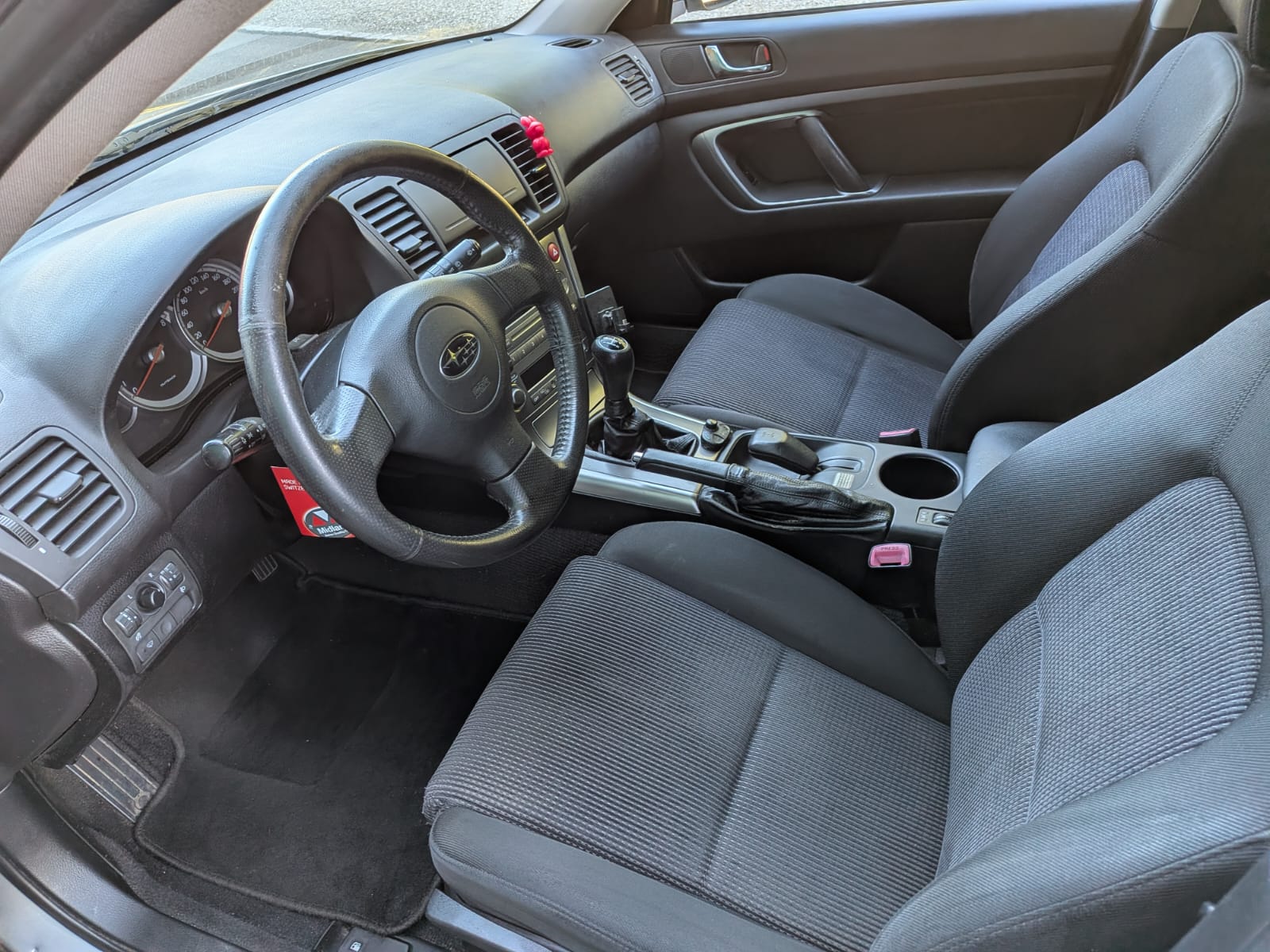 SUBARU Legacy 2.0i AWD Swiss-image-6