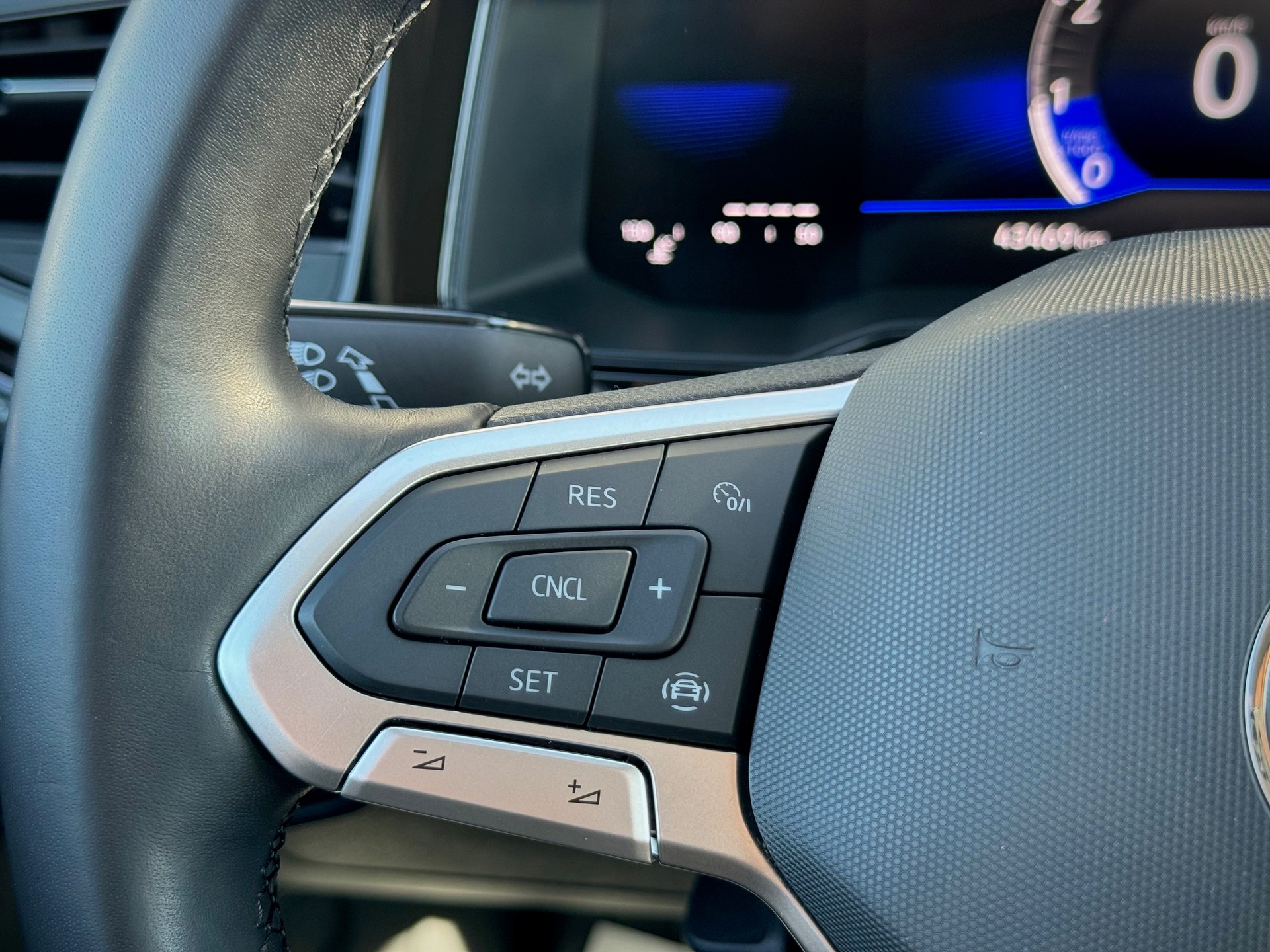 VW Polo 1.0 TSI Life - Véhicule Suisse (CH)-image-9