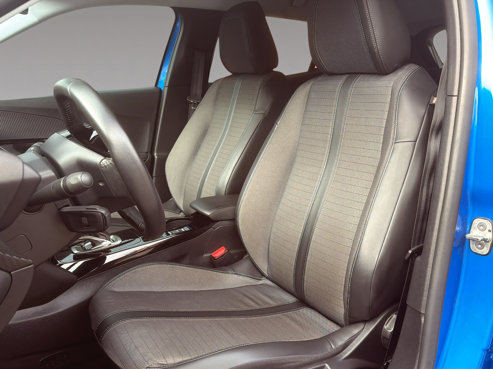 PEUGEOT 2008 e-Allure Pack-image-5