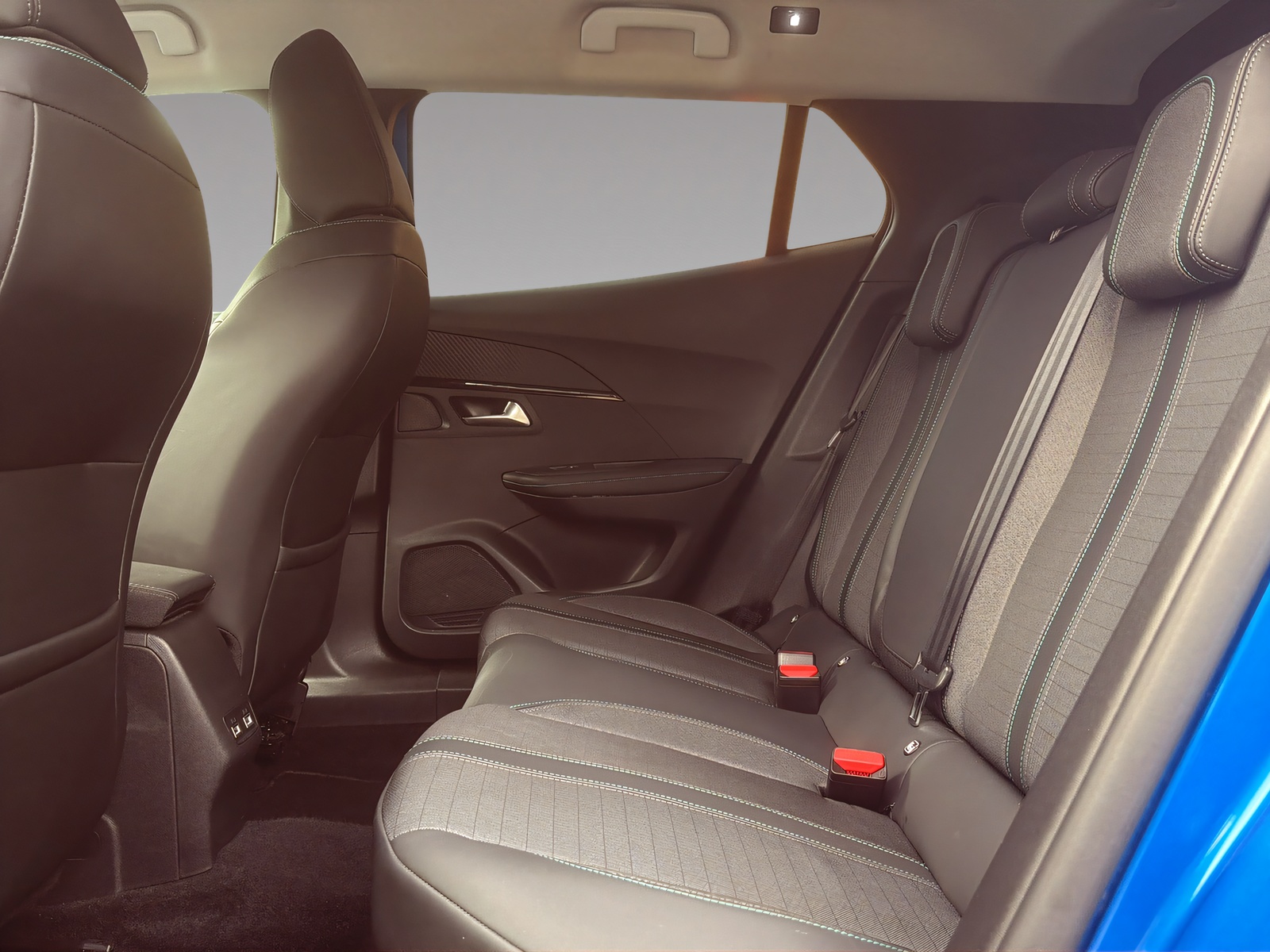 PEUGEOT 2008 e-Allure Pack-image-16