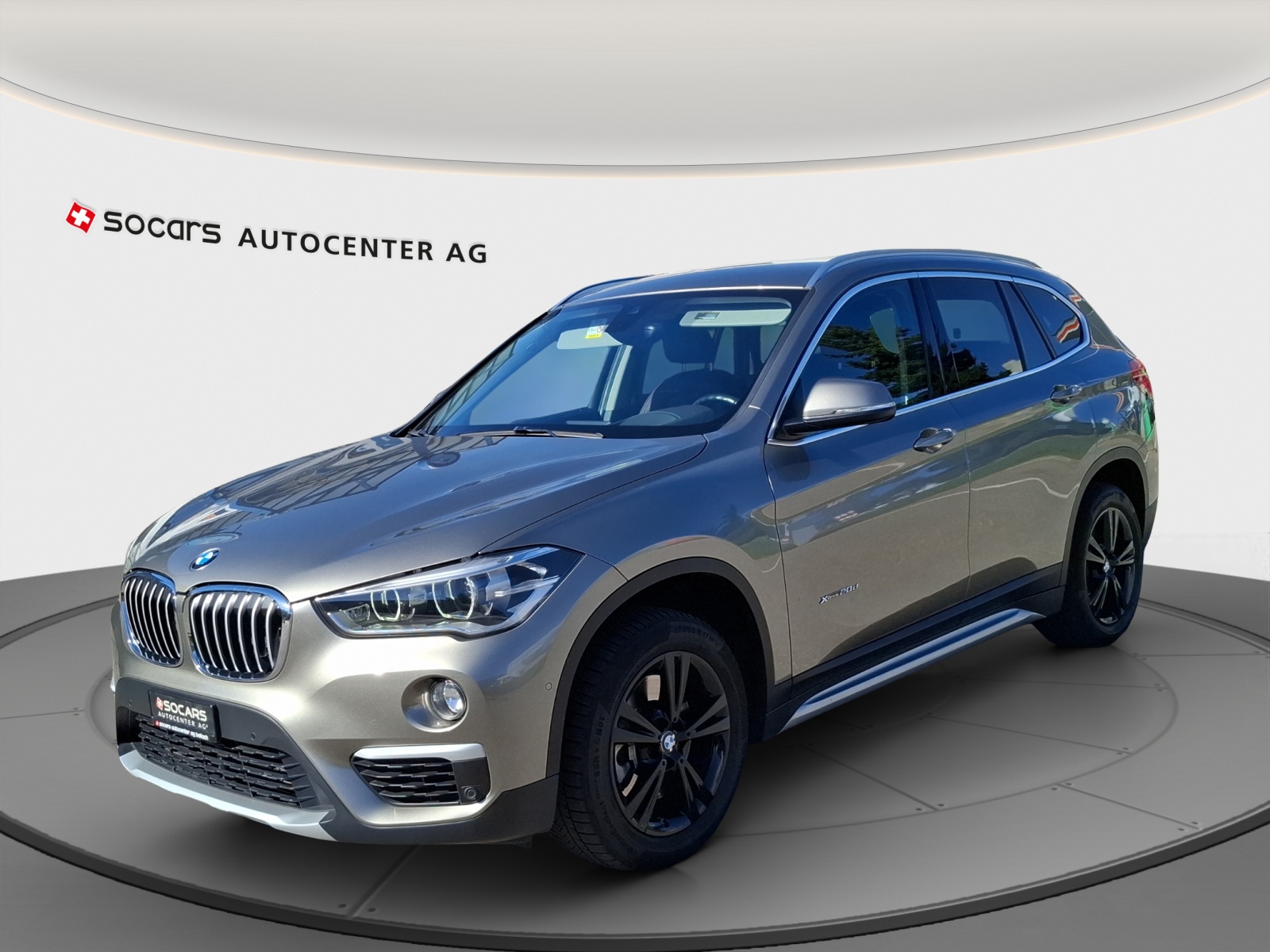 BMW X1 xDrive 20d xLine Steptronic // 8-fach Aluminiumbereift