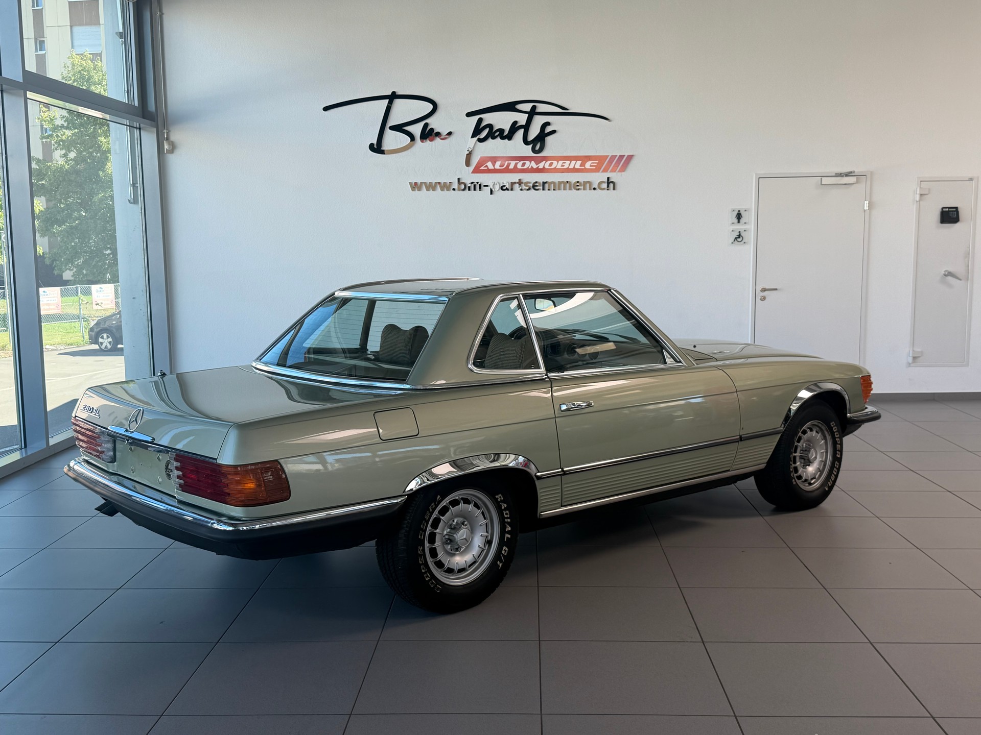 MERCEDES-BENZ Veteranenfahrzeug-showroom-element-2