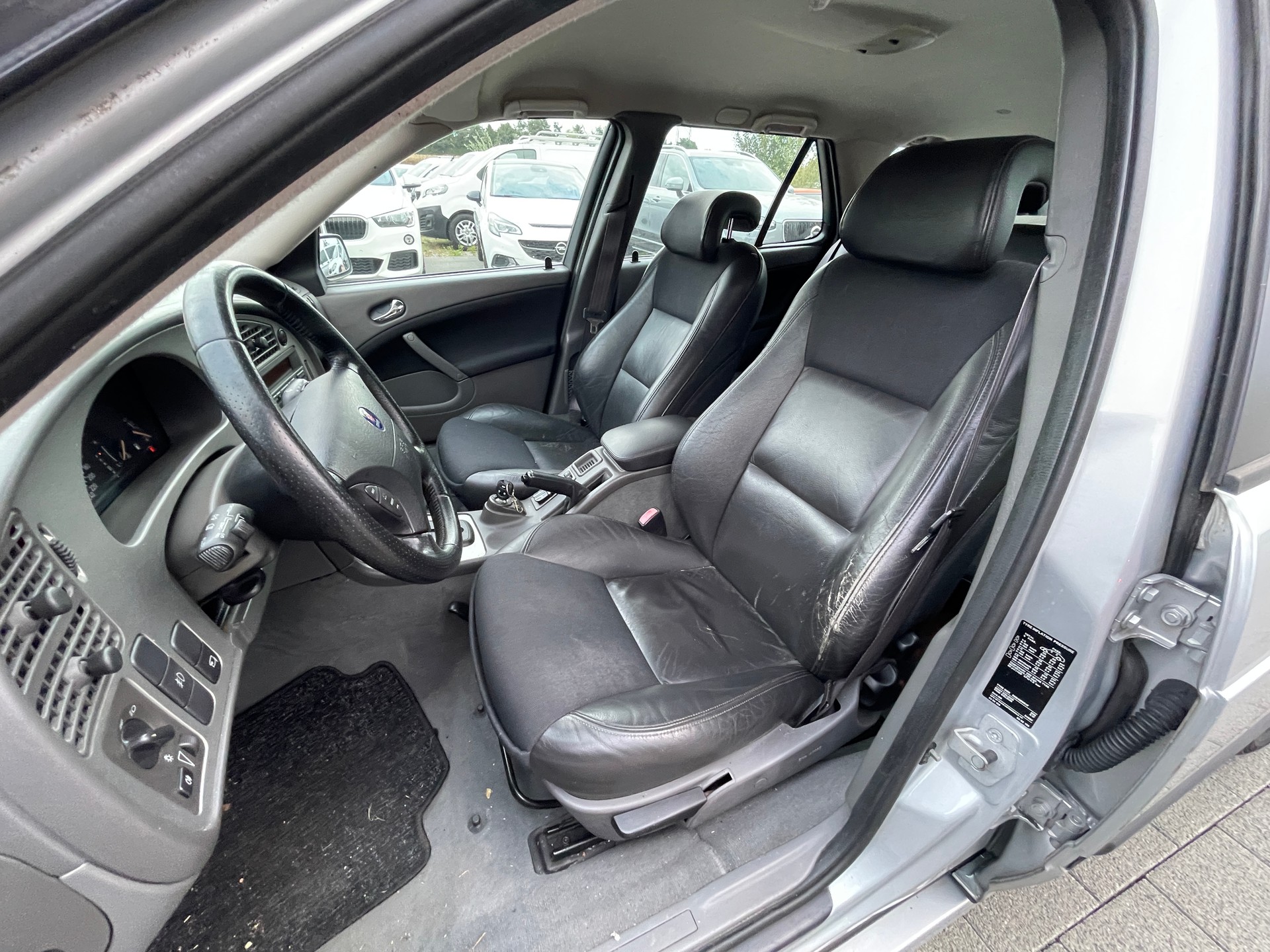 SAAB 9-5 2.0t Vector-image-11