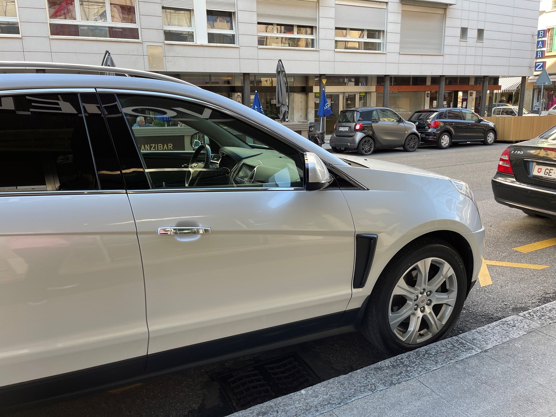 CADILLAC SRX 3.6 V6 Premium 4WD Automatic-image-3