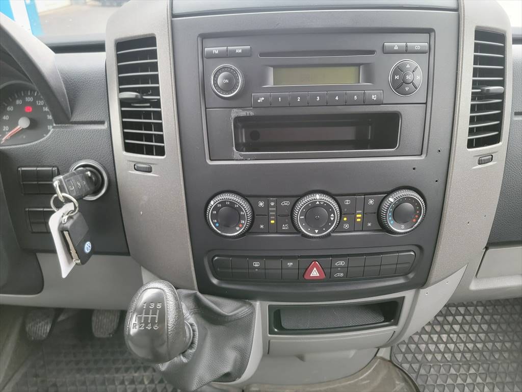 VW Crafter 35 2.5 TDI 109 PS-image-12