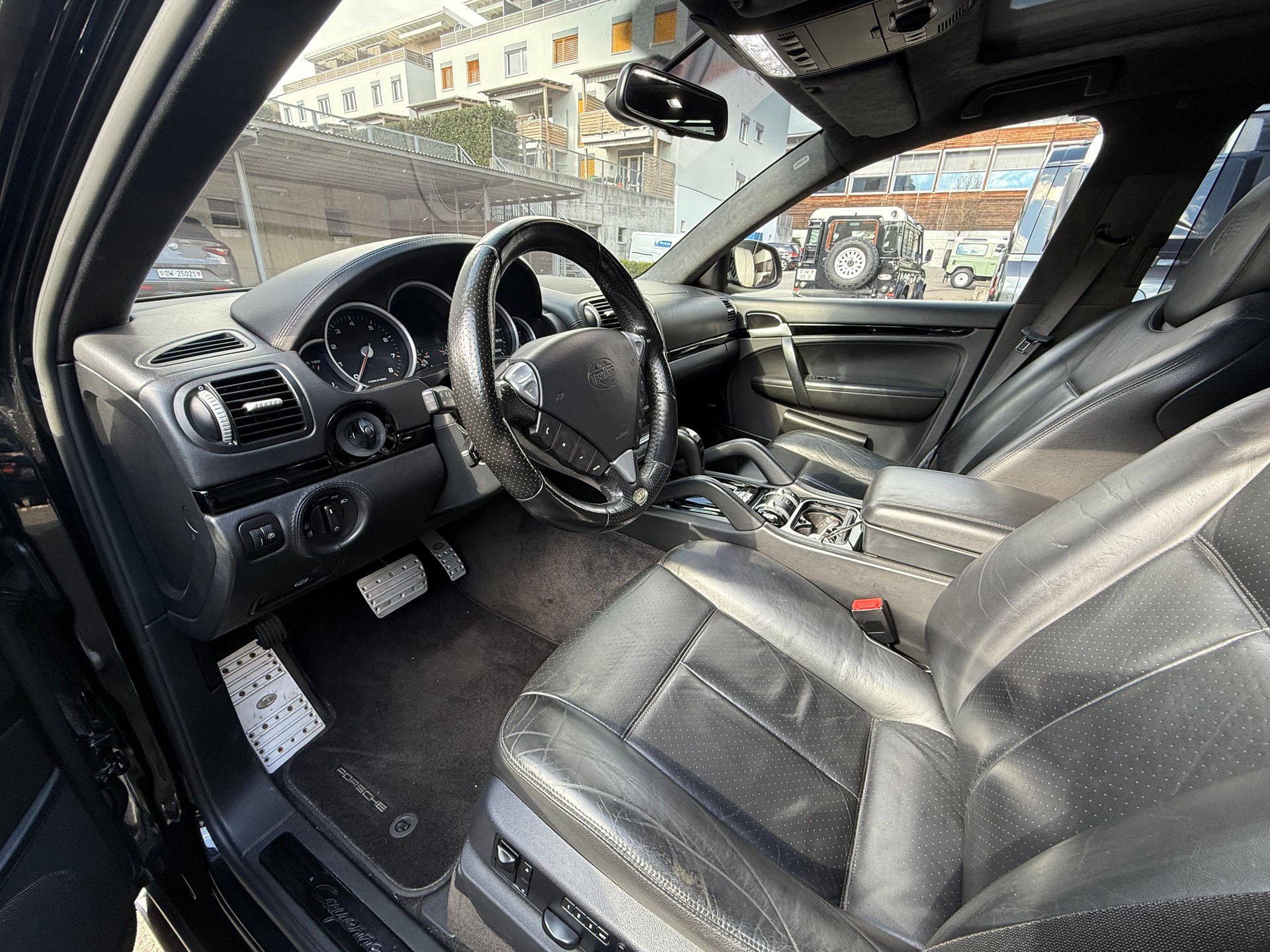 PORSCHE Cayenne Turbo S-image-12