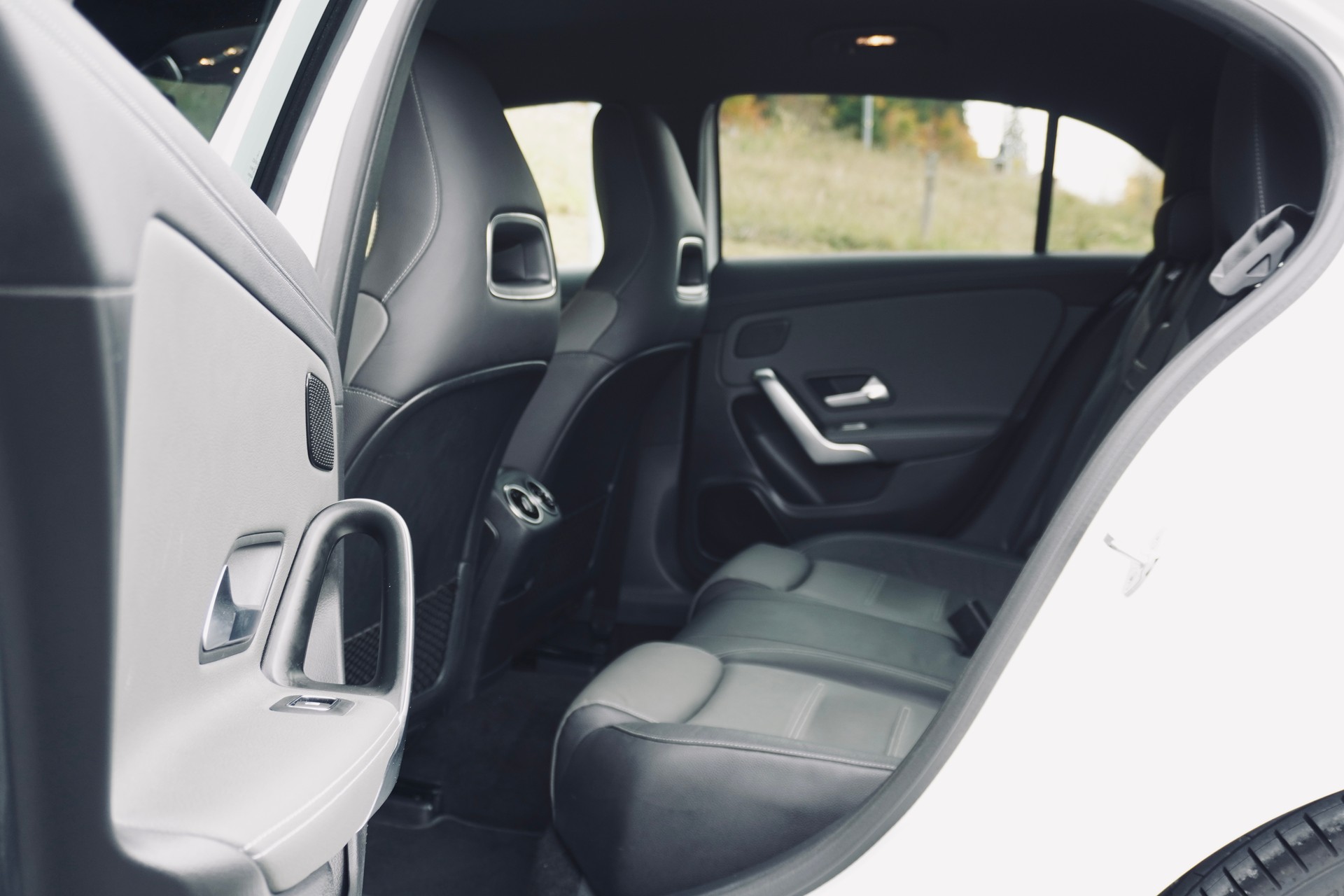 MERCEDES-BENZ A 35 AMG 4Matic Speedshift-image-11