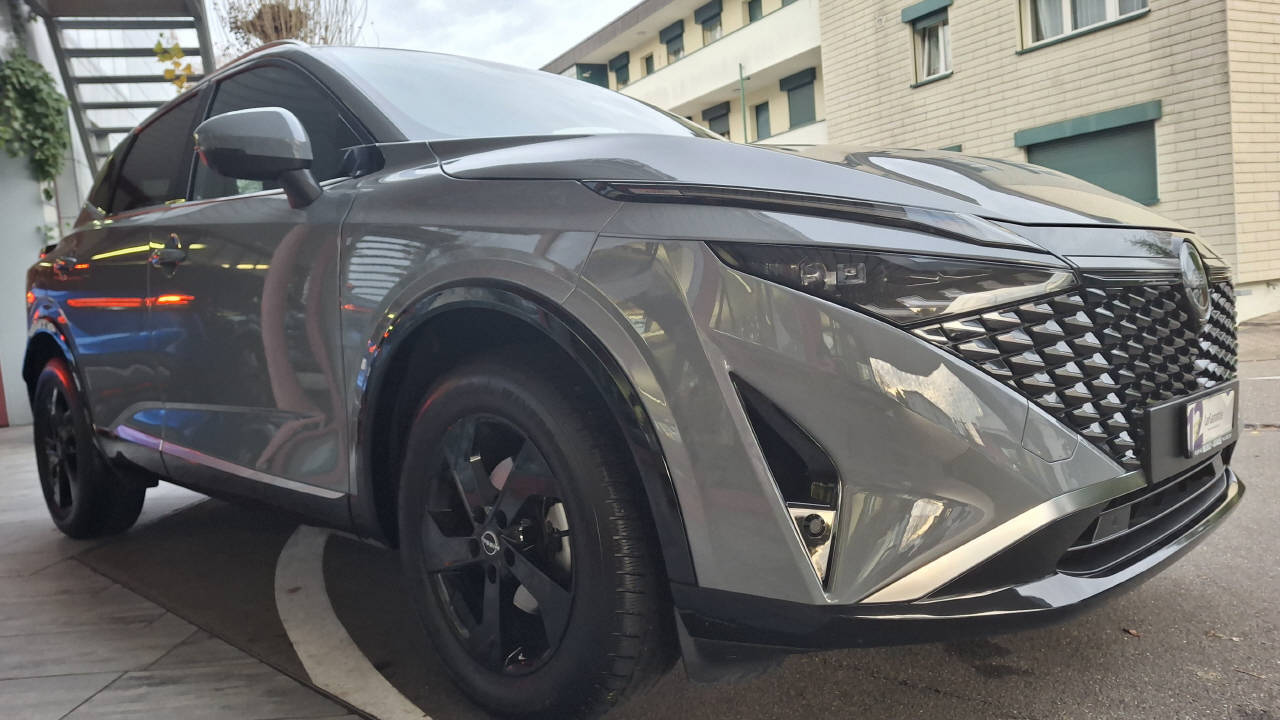 NISSAN Qashqai 1.3 DIG-T Tekna 4x4-image-2