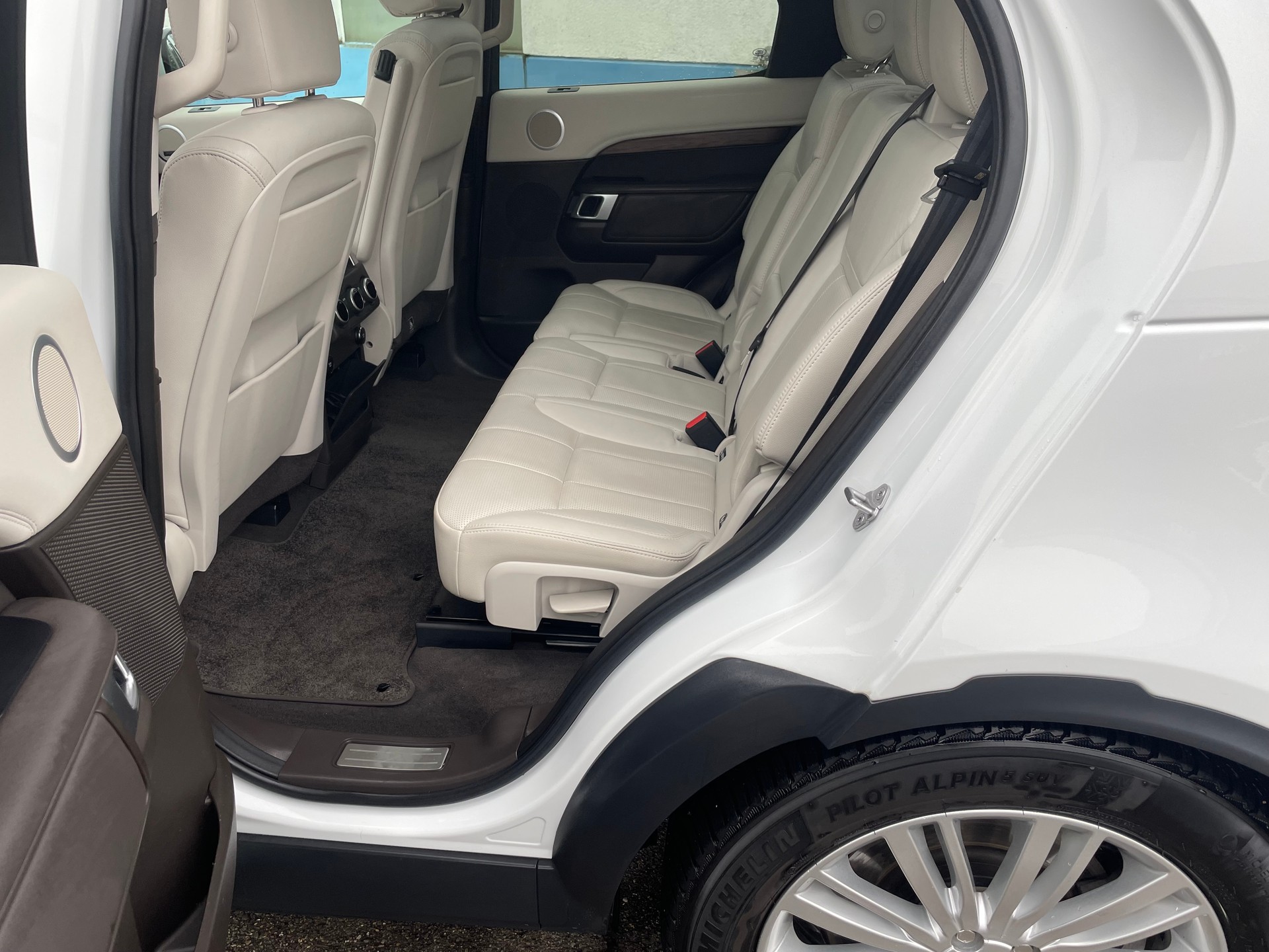 LAND ROVER Discovery 3.0 Si6 HSE Luxury Automatic-image-10