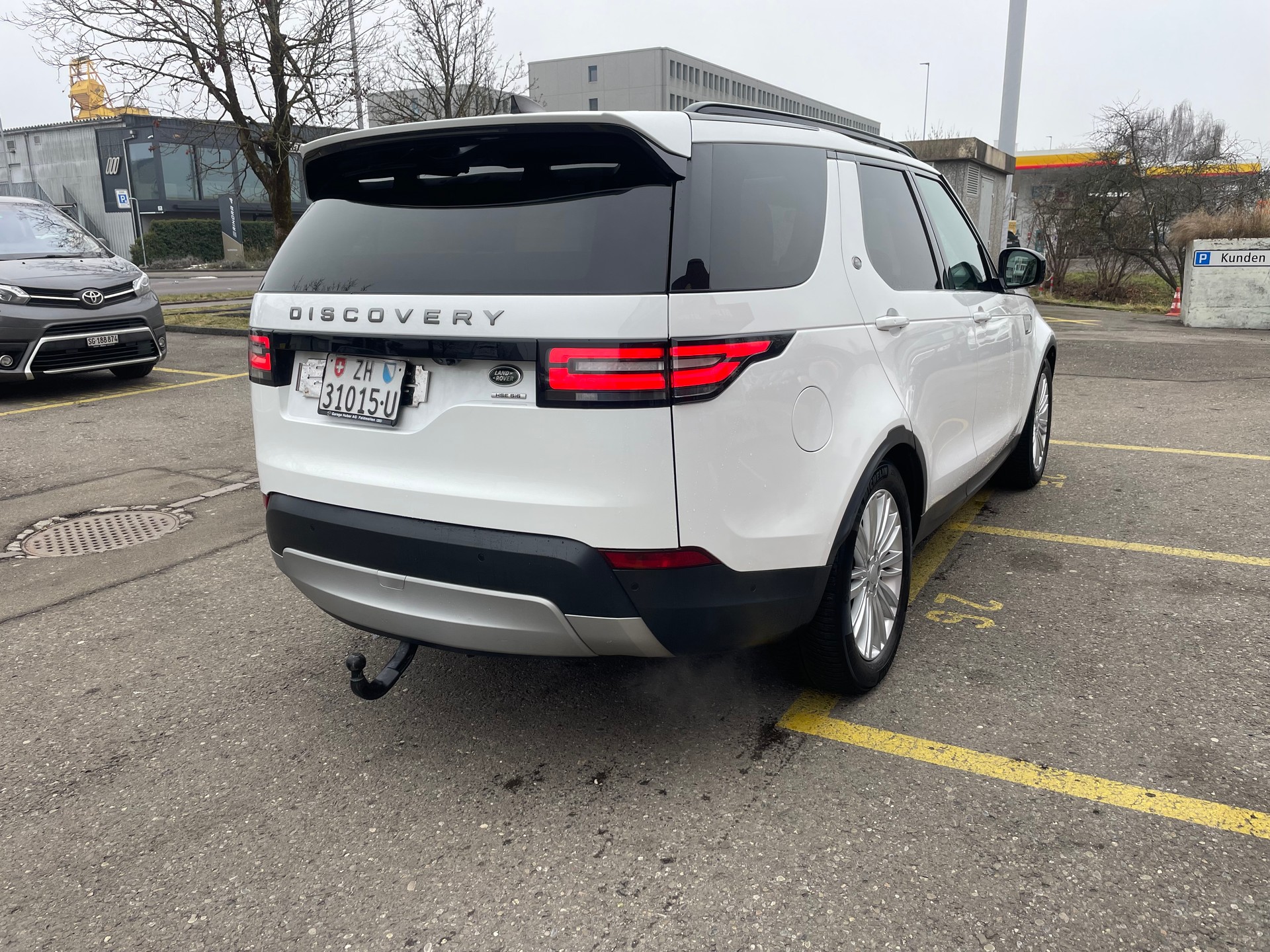 LAND ROVER Discovery 3.0 Si6 HSE Luxury Automatic-image-2