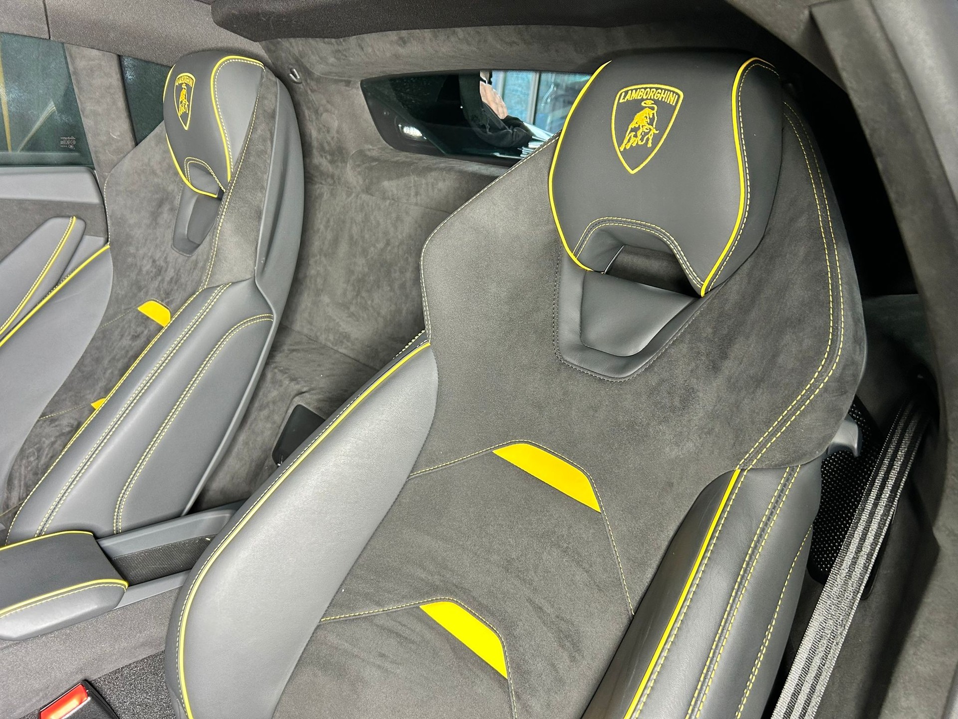 LAMBORGHINI Huracan Coupé 5.2 Tecnica 640 PS CH FAHRZEUG-image-11
