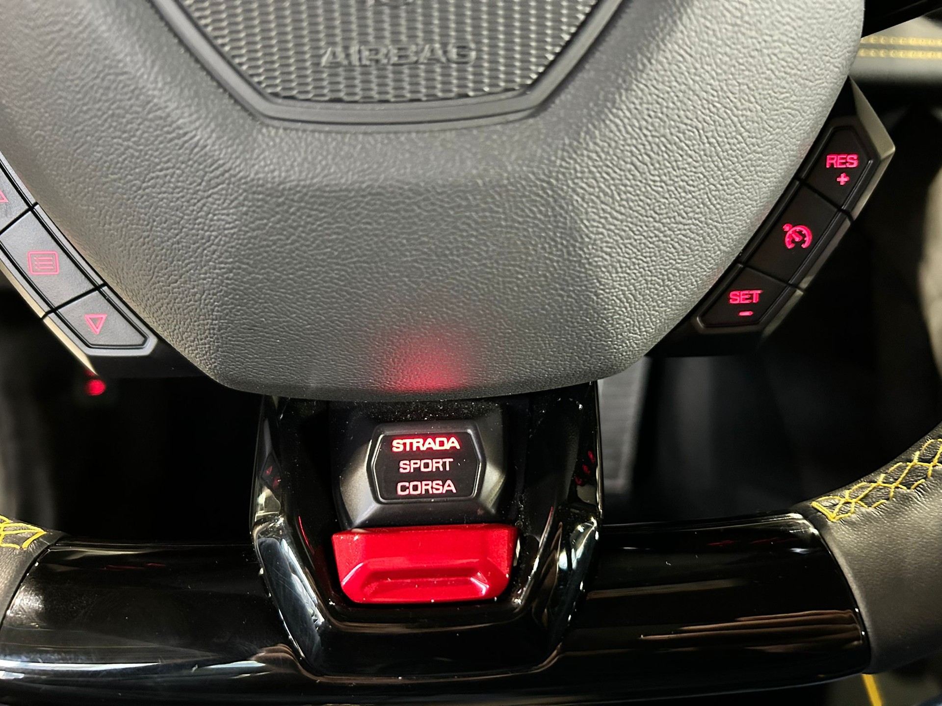 LAMBORGHINI Huracan Coupé 5.2 Tecnica 640 PS CH FAHRZEUG-image-18
