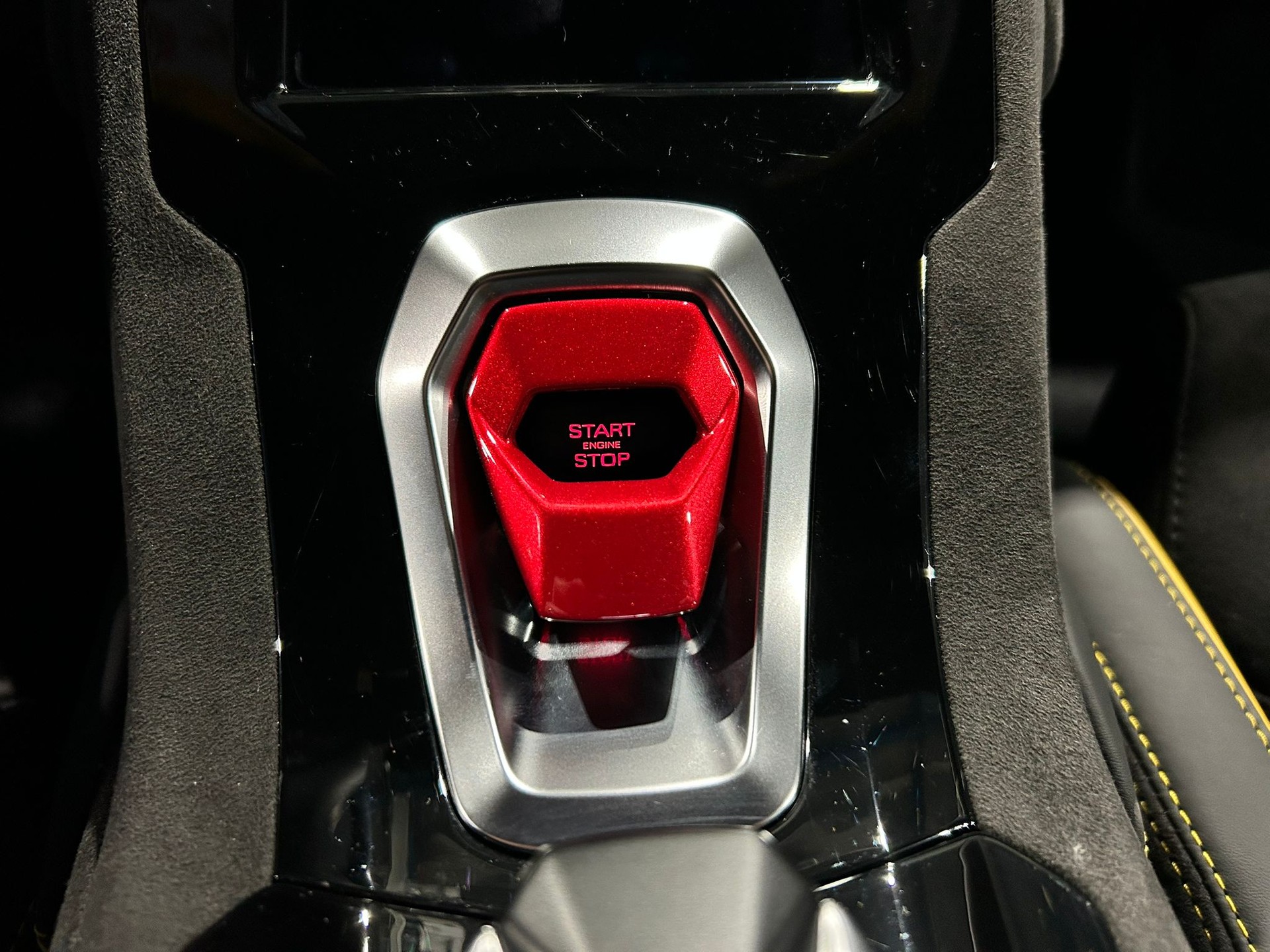 LAMBORGHINI Huracan Coupé 5.2 Tecnica 640 PS CH FAHRZEUG-image-17