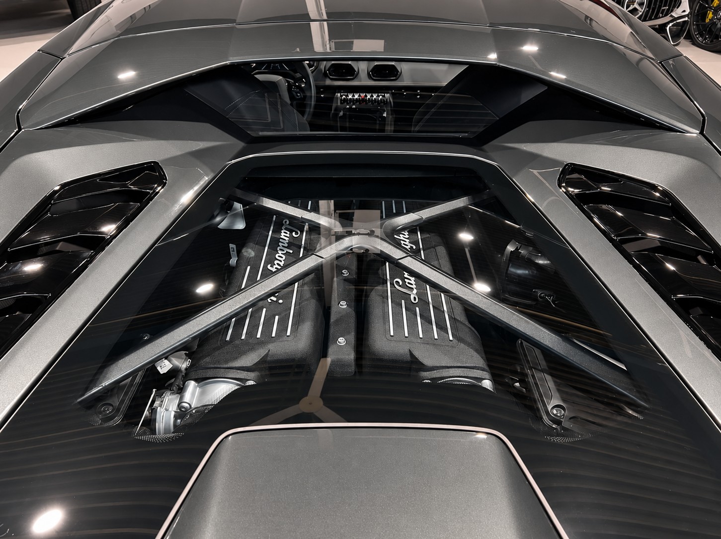 LAMBORGHINI Huracan Coupé 5.2 Tecnica 640 PS CH FAHRZEUG-image-22