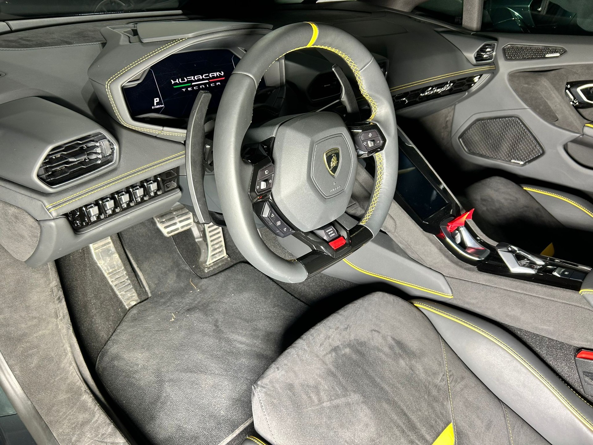LAMBORGHINI Huracan Coupé 5.2 Tecnica 640 PS CH FAHRZEUG-image-9