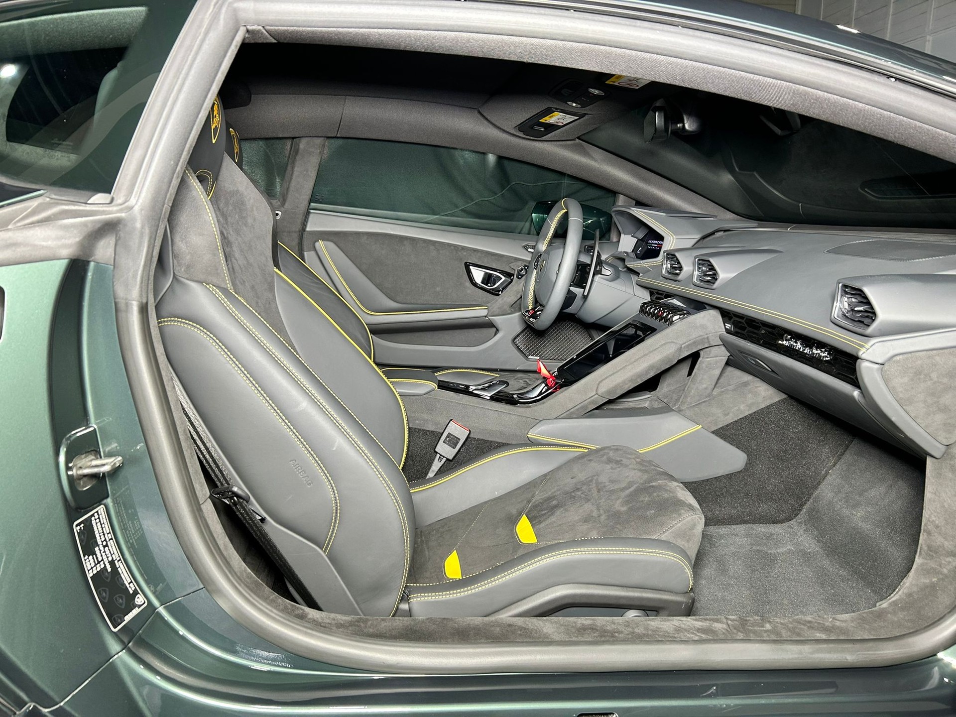 LAMBORGHINI Huracan Coupé 5.2 Tecnica 640 PS CH FAHRZEUG-image-8