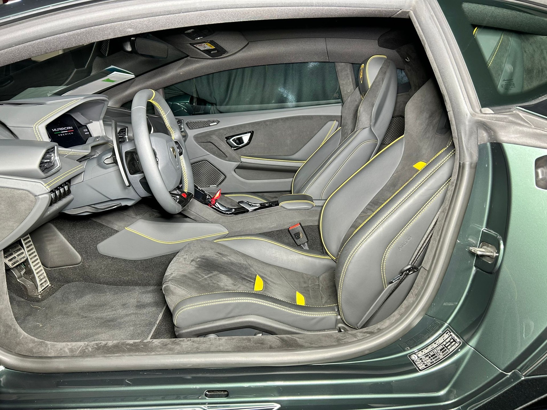 LAMBORGHINI Huracan Coupé 5.2 Tecnica 640 PS CH FAHRZEUG-image-7