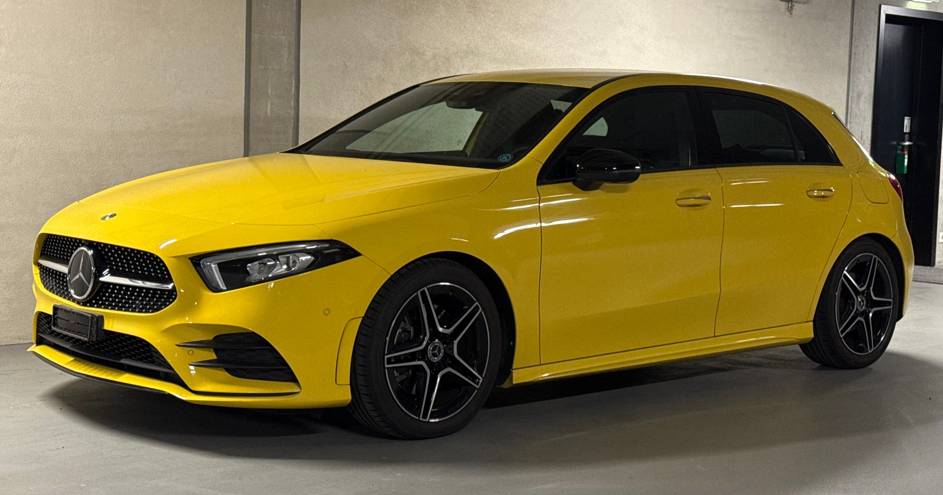 MERCEDES-BENZ A 220 AMG Line 7G-DCT 4Matic-showroom-element-2