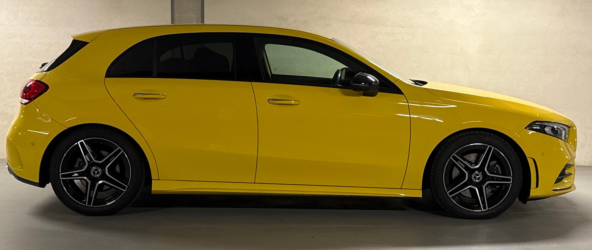 MERCEDES-BENZ A 220 AMG Line 7G-DCT 4Matic-image-7