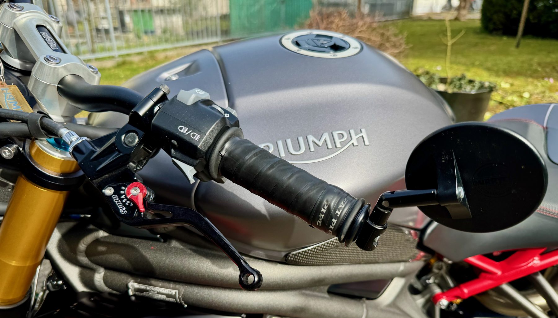 TRIUMPH Speed Triple R 1050 ABS-image-3