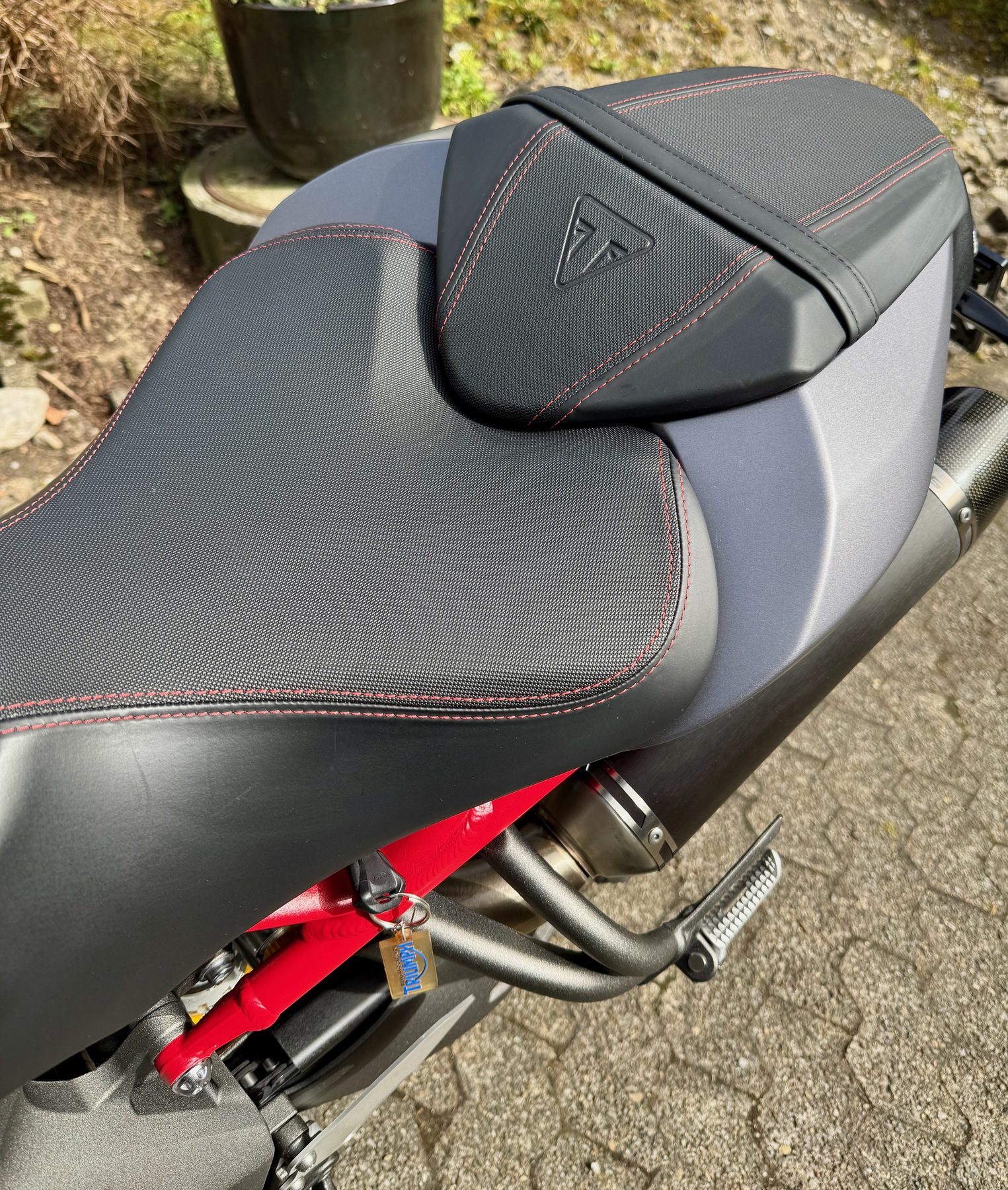 TRIUMPH Speed Triple R 1050 ABS-image-9