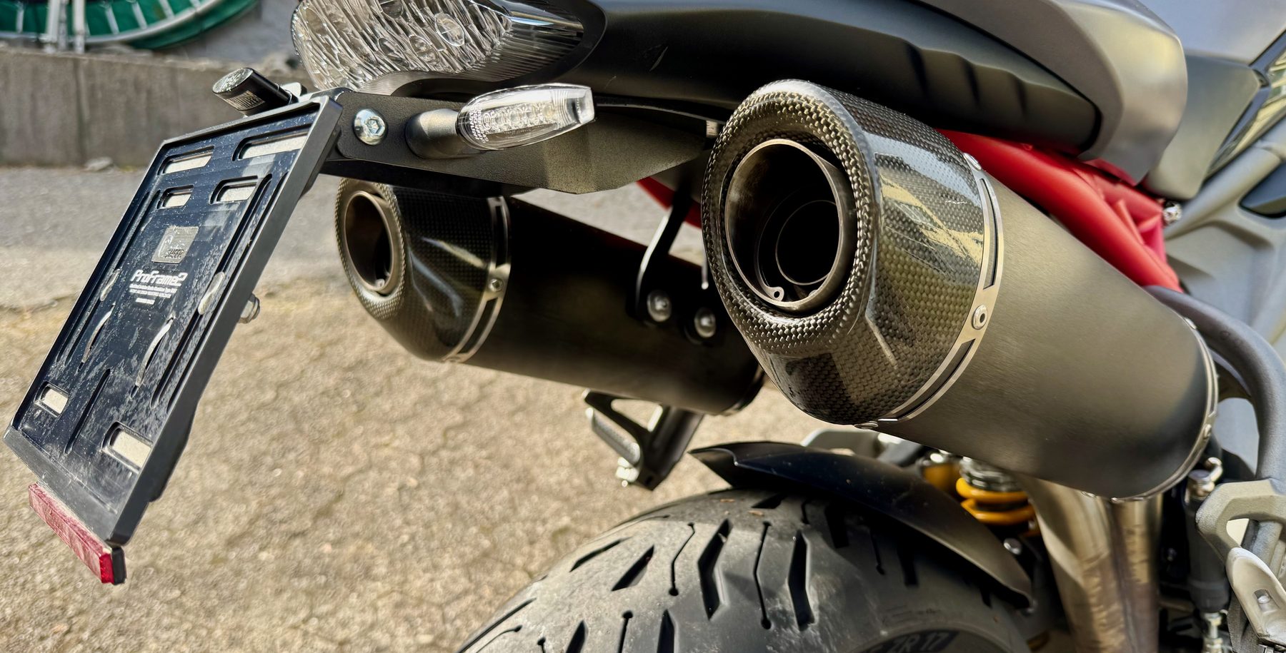 TRIUMPH Speed Triple R 1050 ABS-image-2