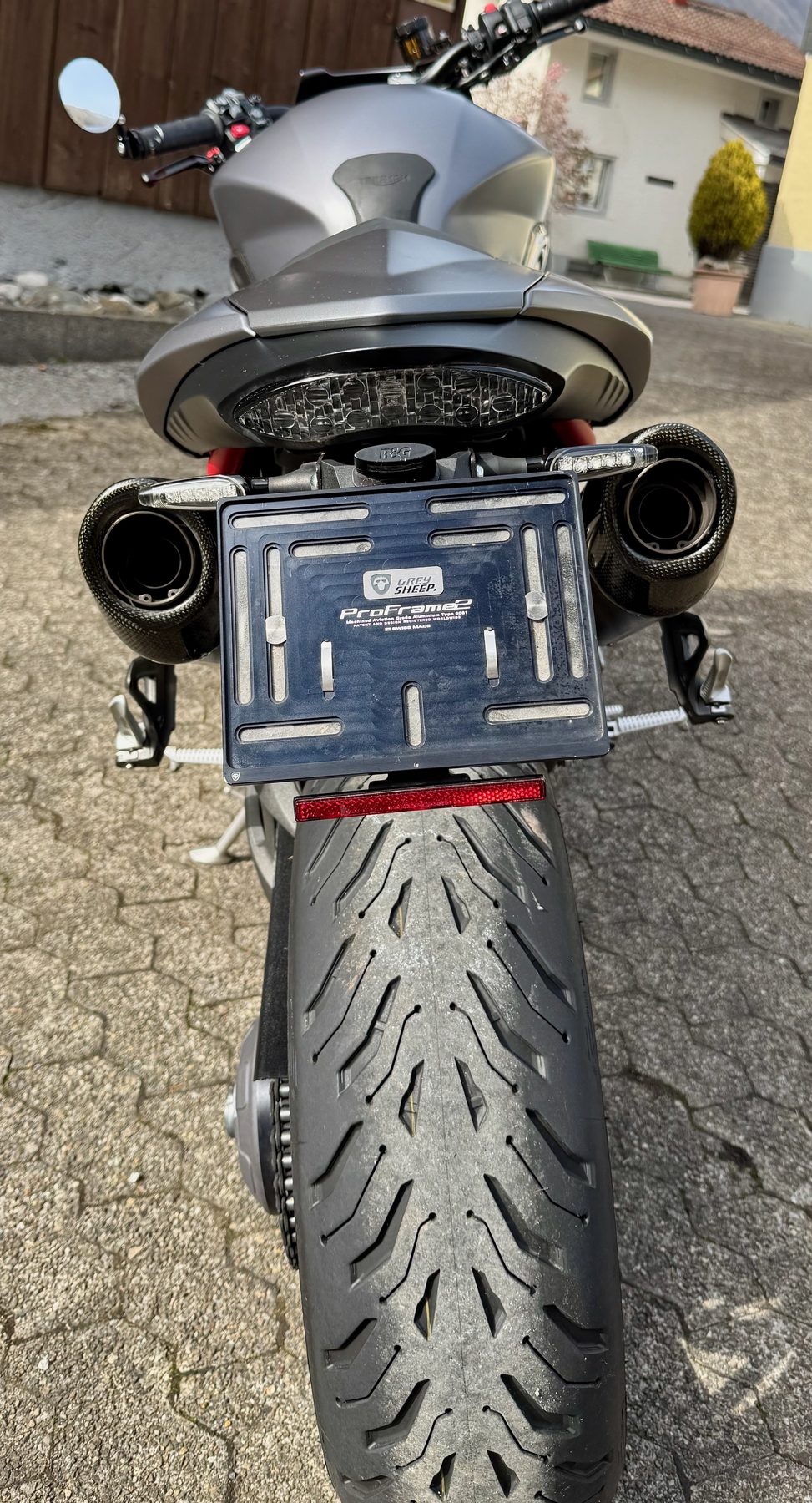 TRIUMPH Speed Triple R 1050 ABS-image-6