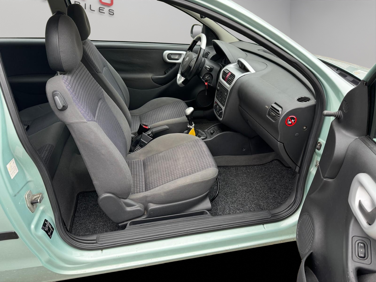 OPEL Corsa 1.2 16V Club-image-12