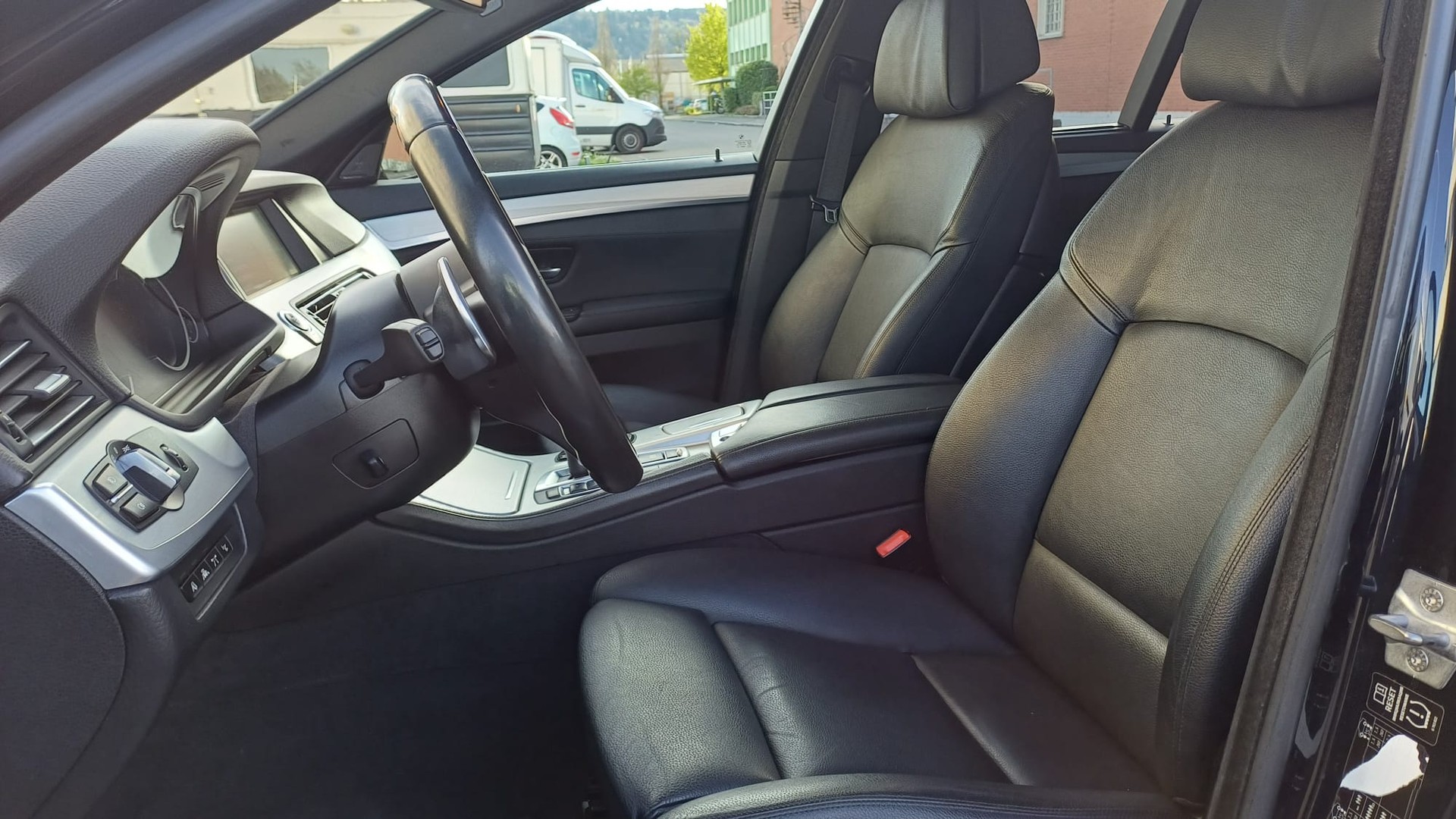 BMW 535i Touring xDrive M-Sportpaket-image-9