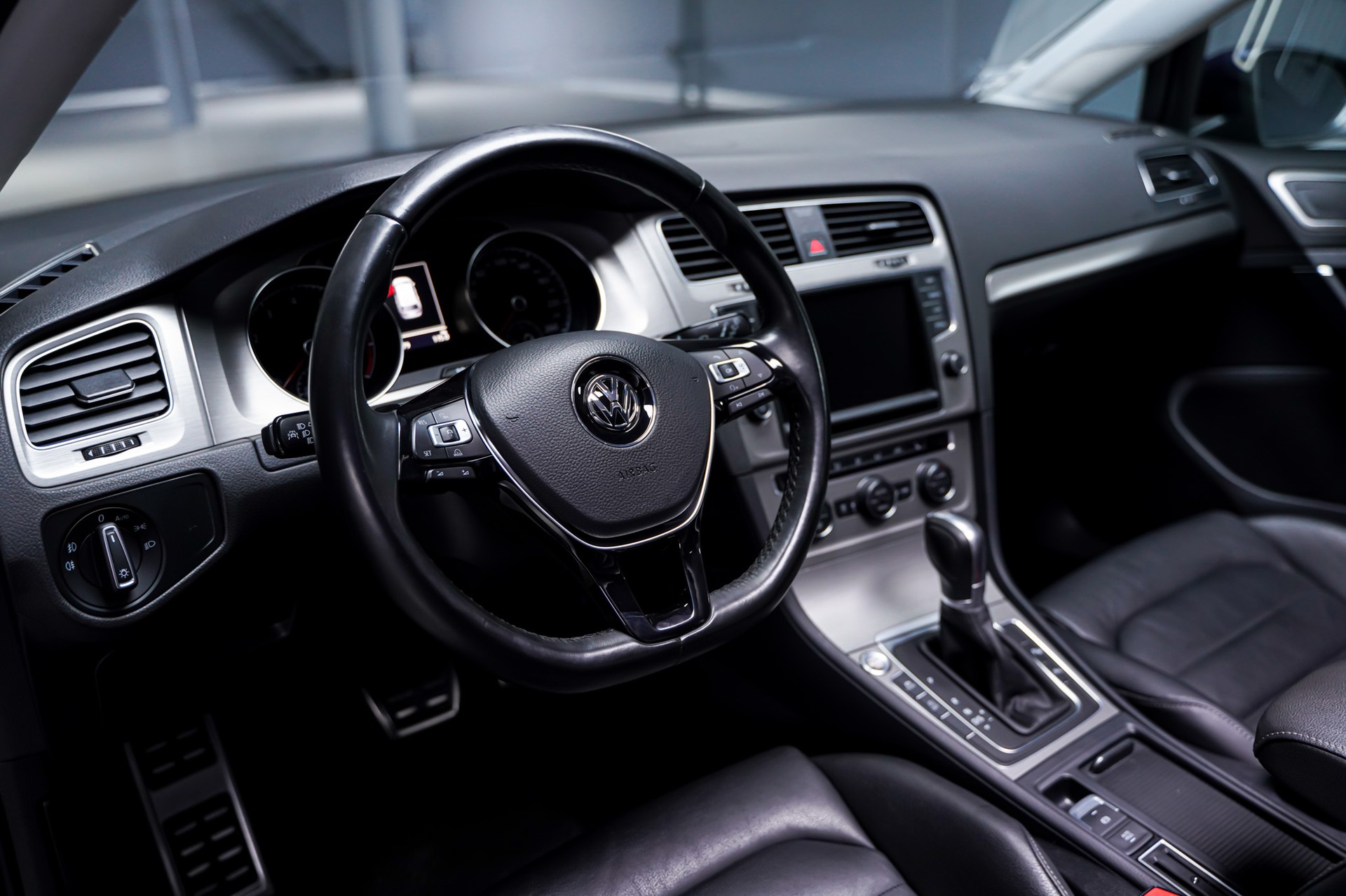 VW Golf Variant 1.4 TGI BlueMotion Highline DSG-image-8
