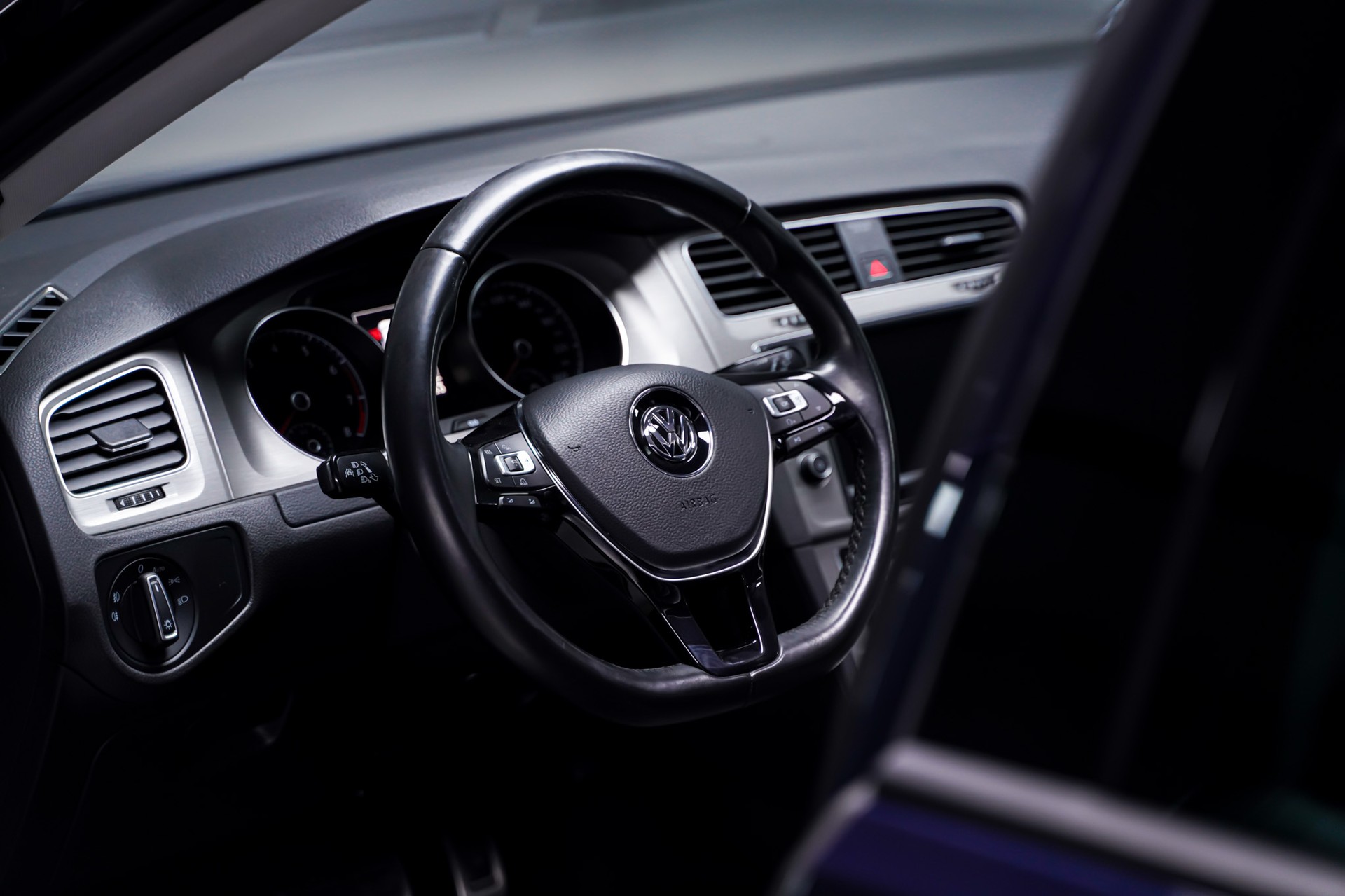 VW Golf Variant 1.4 TGI BlueMotion Highline DSG-image-7