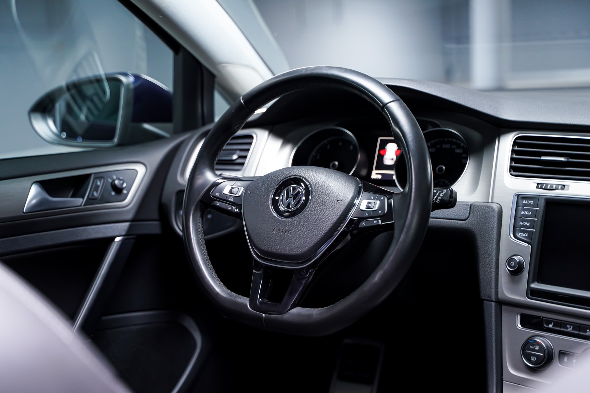 VW Golf Variant 1.4 TGI BlueMotion Highline DSG-image-17