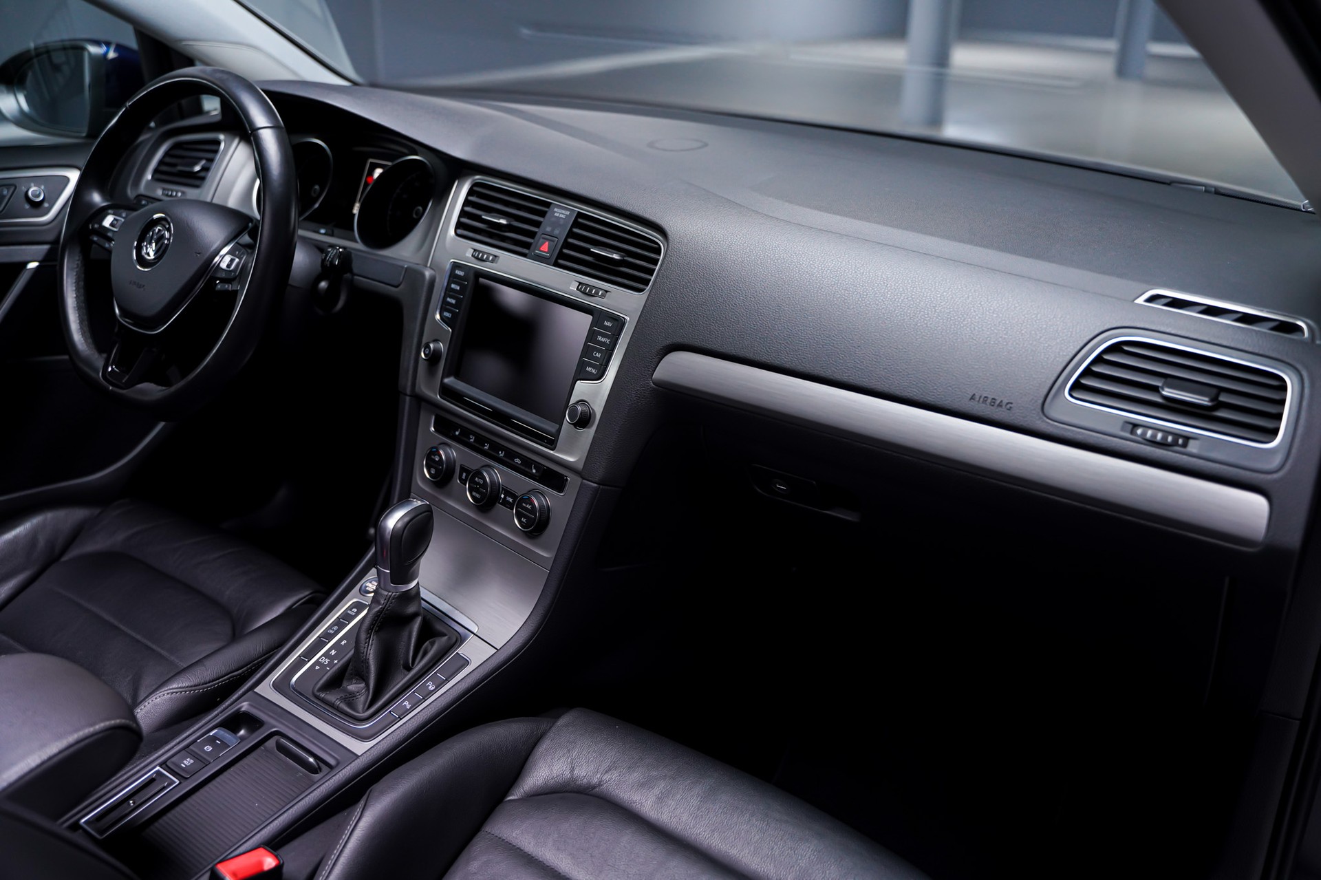 VW Golf Variant 1.4 TGI BlueMotion Highline DSG-image-16