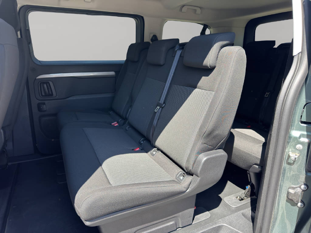 PEUGEOT Traveller Standard 2.0 BlueHDi 180 Business S/S-image-12