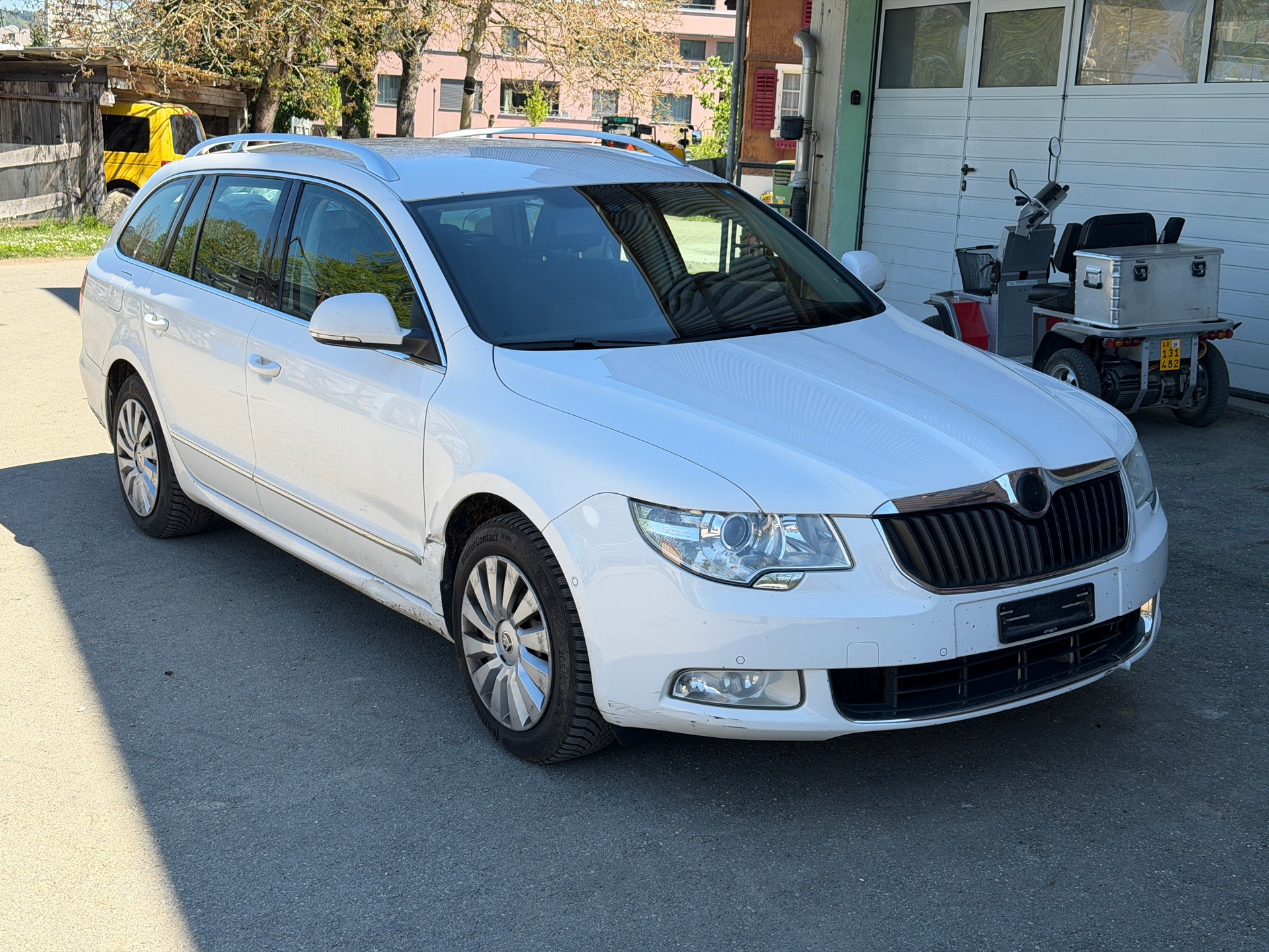 SKODA Superb Combi 2.0 TDi Elegance-image-2