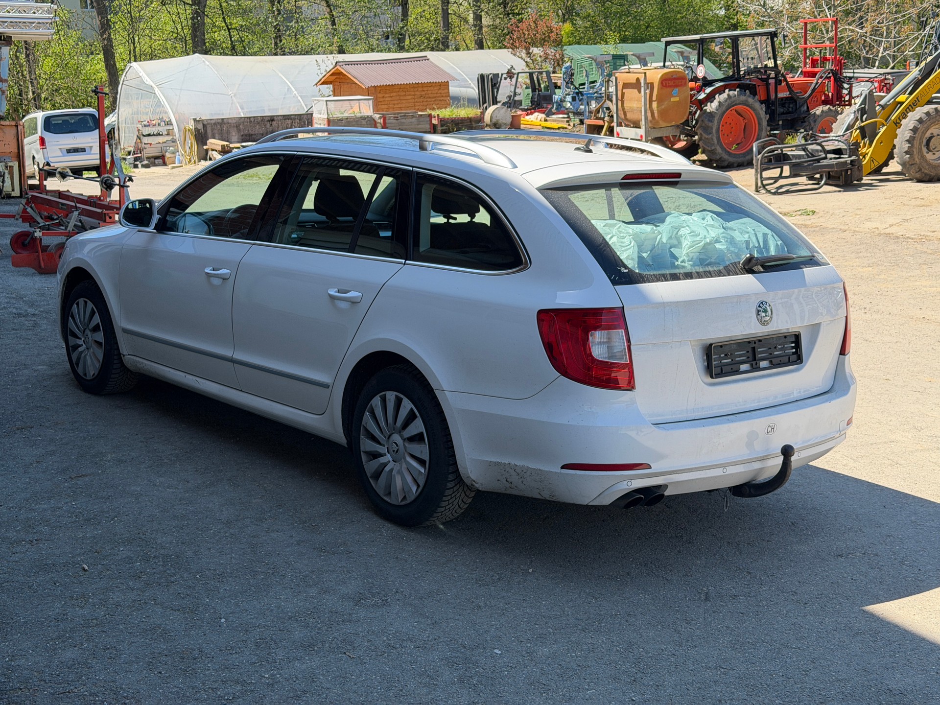 SKODA Superb Combi 2.0 TDi Elegance-image-5