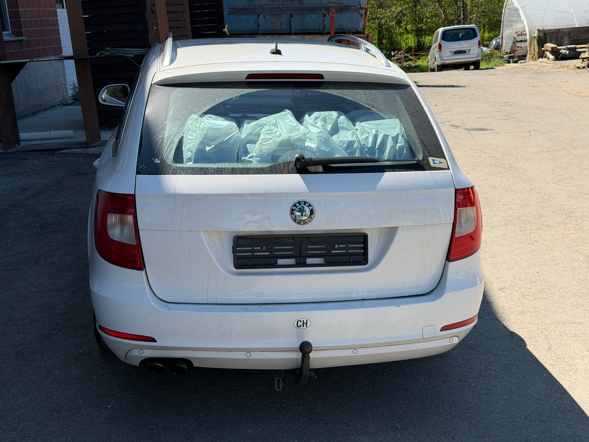 SKODA Superb Combi 2.0 TDi Elegance-image-3