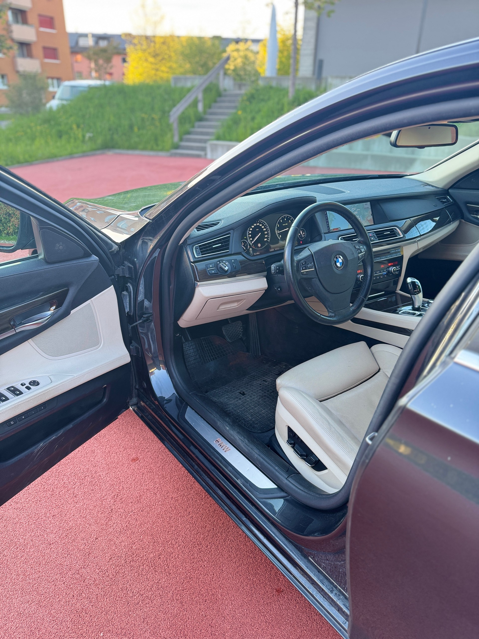 BMW 740i L-image-12