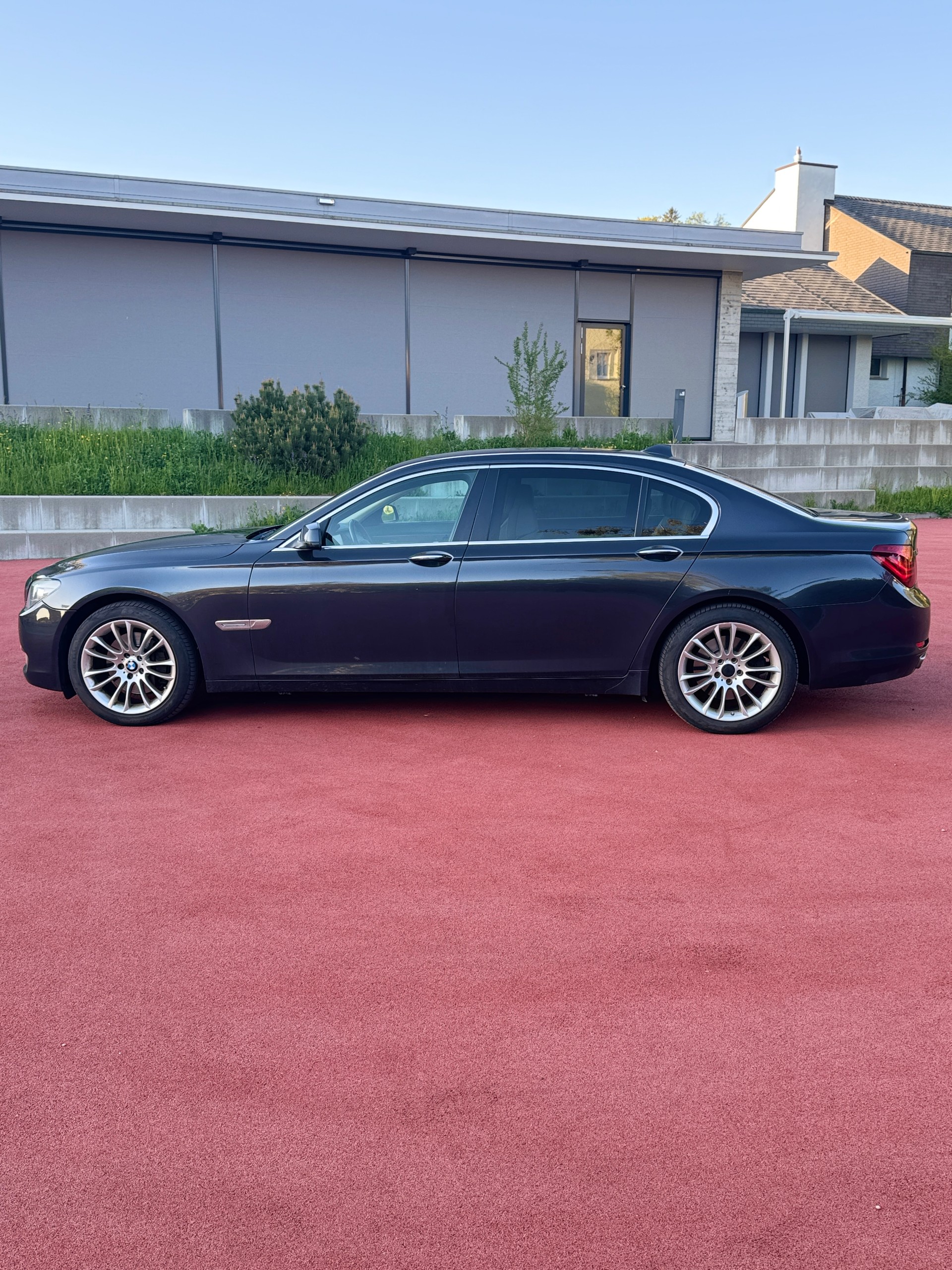 BMW 740i L-image-7