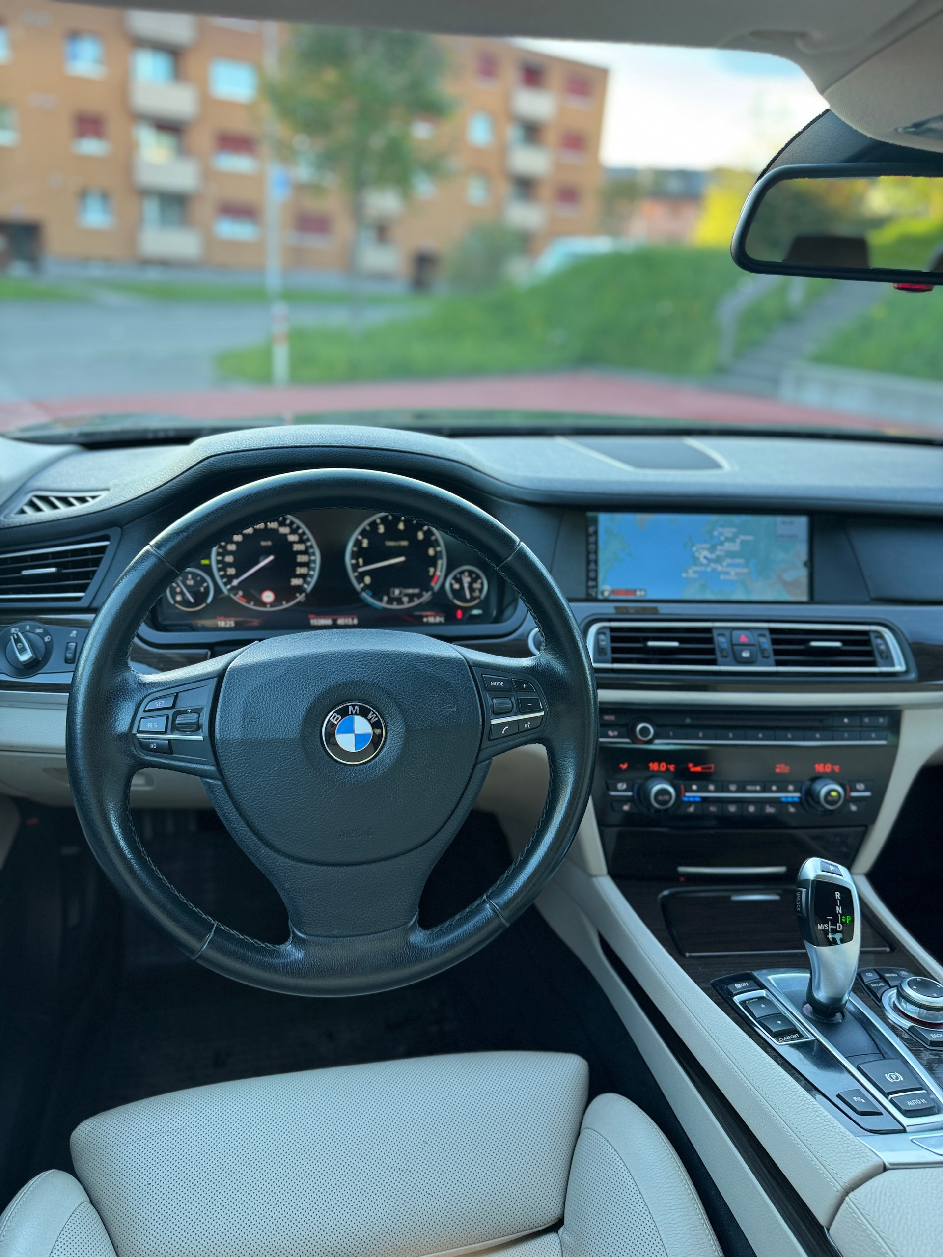 BMW 740i L-image-13