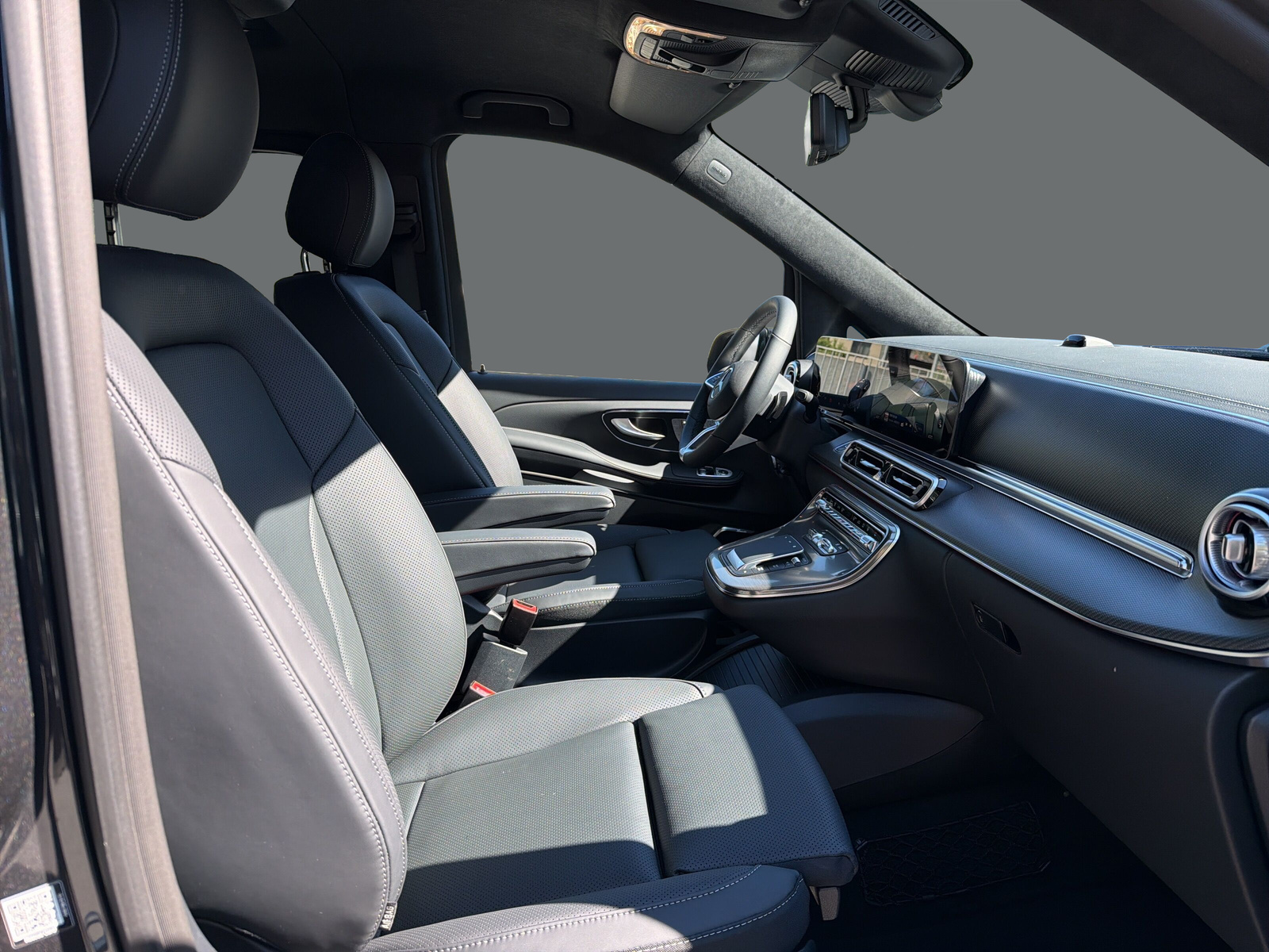 MERCEDES-BENZ V 300 d lang 4Matic Swiss Edition 9G-Tronic-image-17