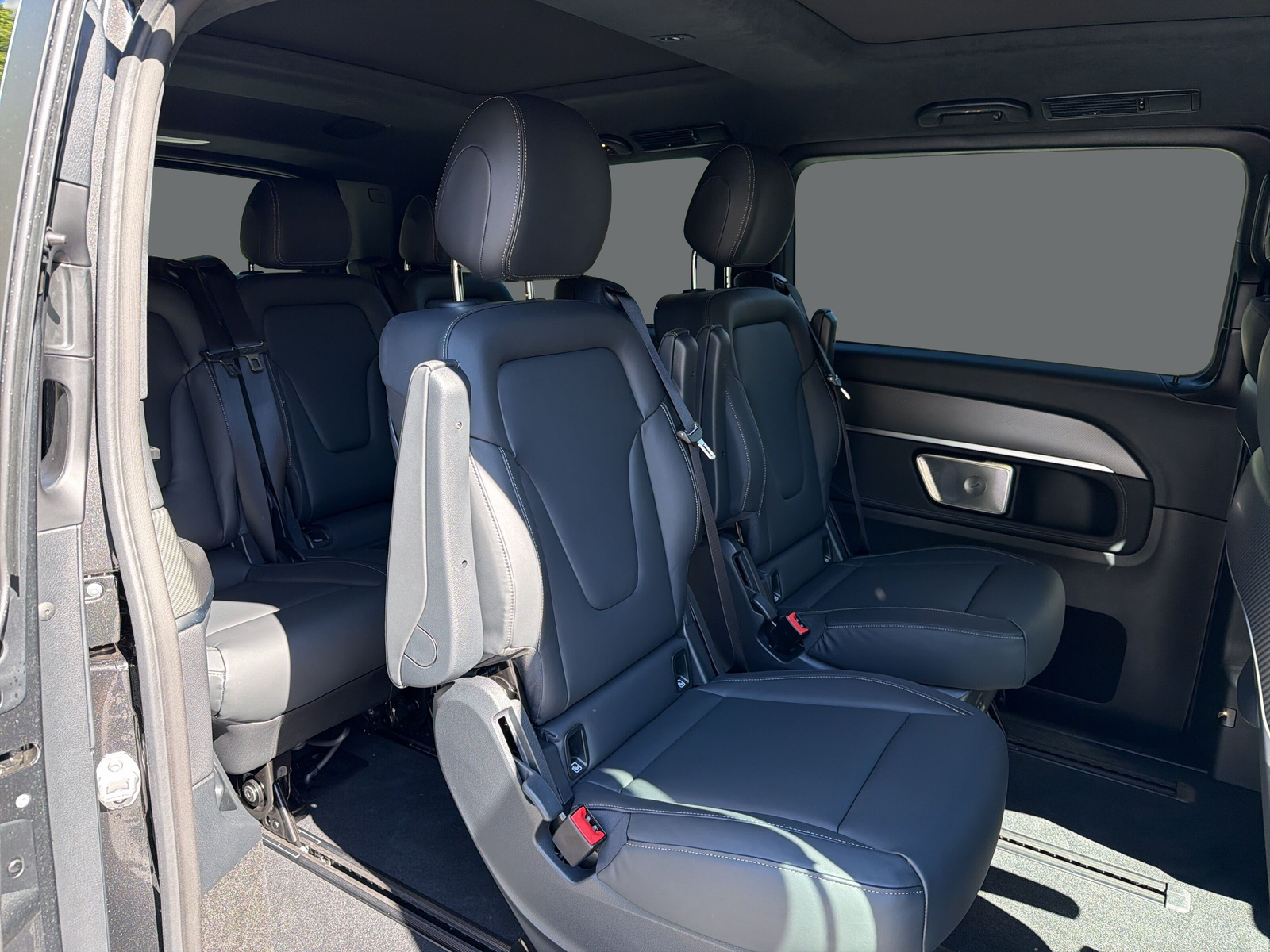 MERCEDES-BENZ V 300 d lang 4Matic Swiss Edition 9G-Tronic-image-18