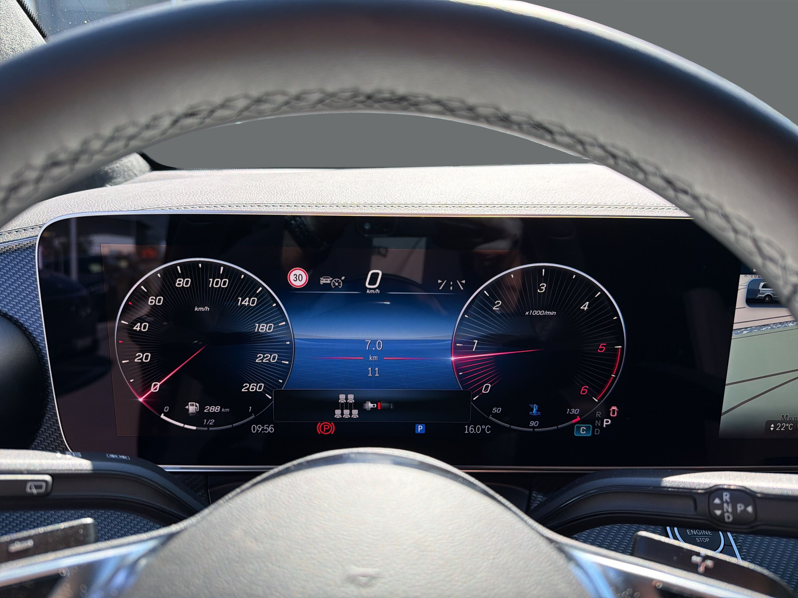 MERCEDES-BENZ V 300 d lang 4Matic Swiss Edition 9G-Tronic-image-10
