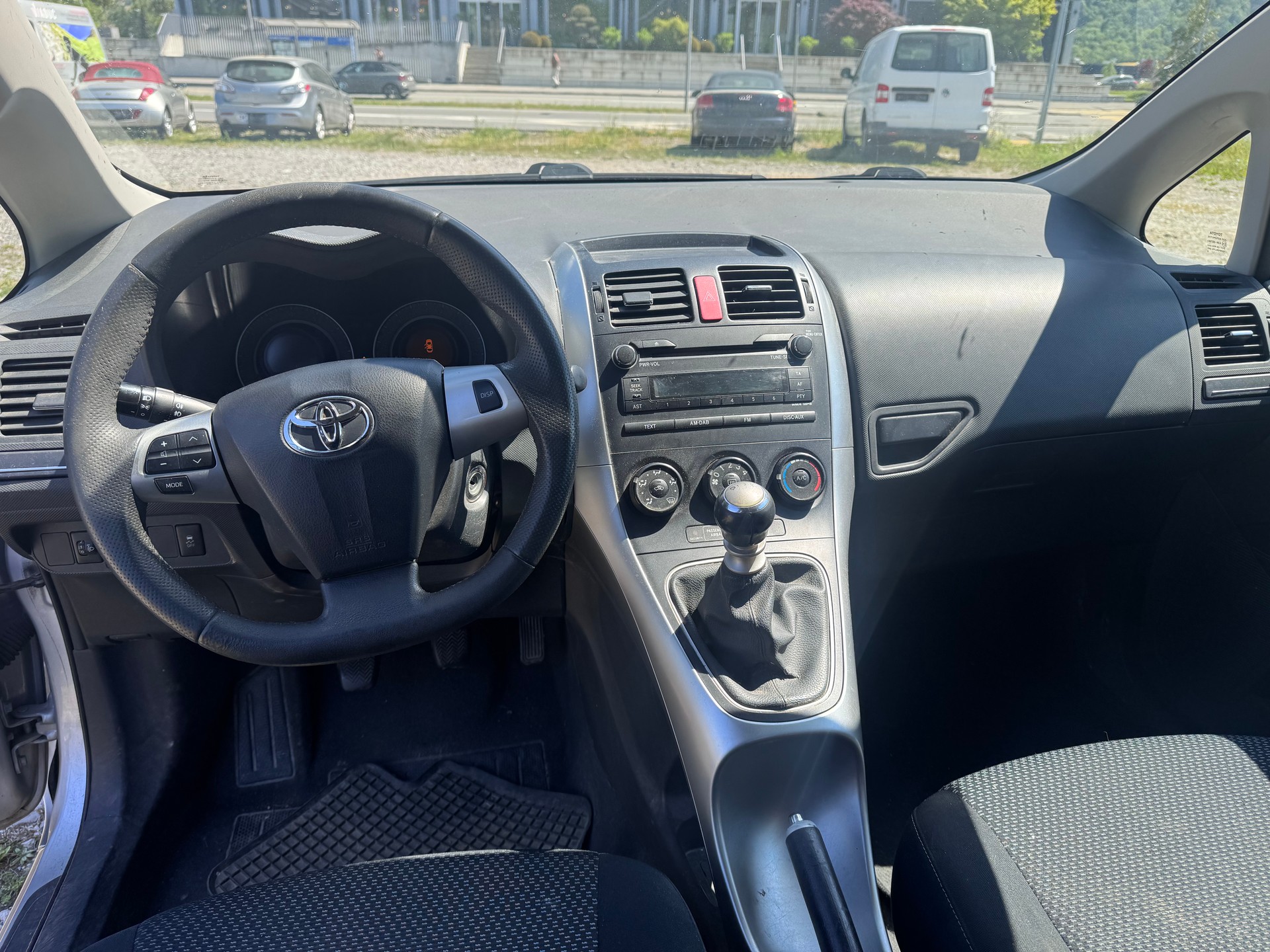 TOYOTA Auris 1.6 Linea Luna-image-10