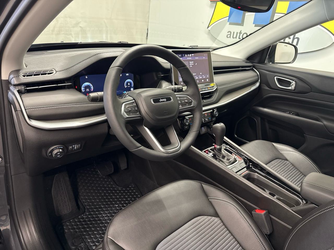 JEEP Compass 4x2 1.5 T MHEV Altitude-showroom-element-2