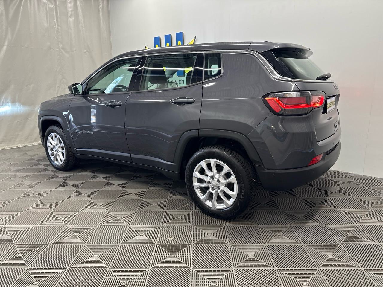 JEEP Compass 4x2 1.5 T MHEV Altitude-showroom-element-1